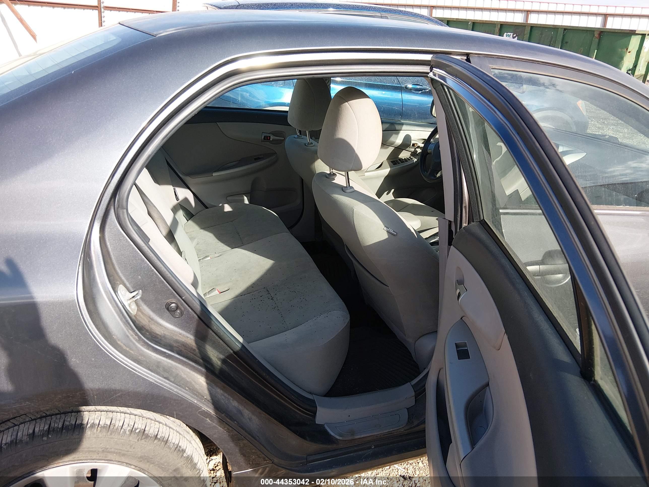 TOYOTA COROLLA image 8