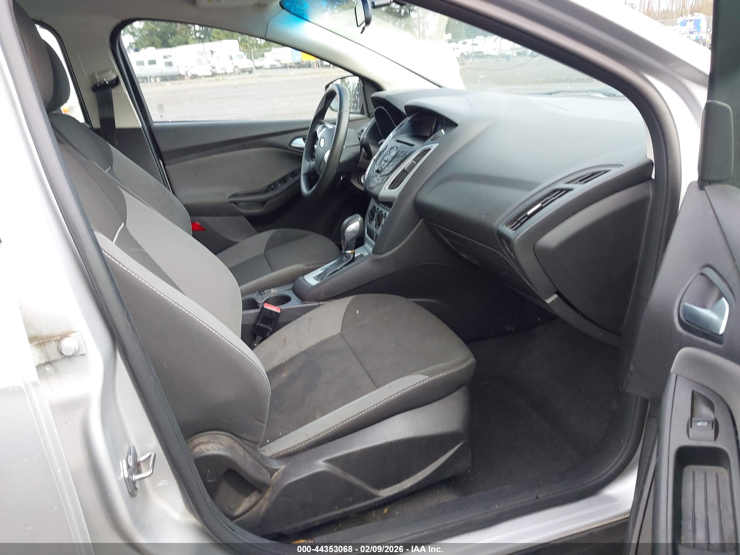 FORD FOCUS image 5