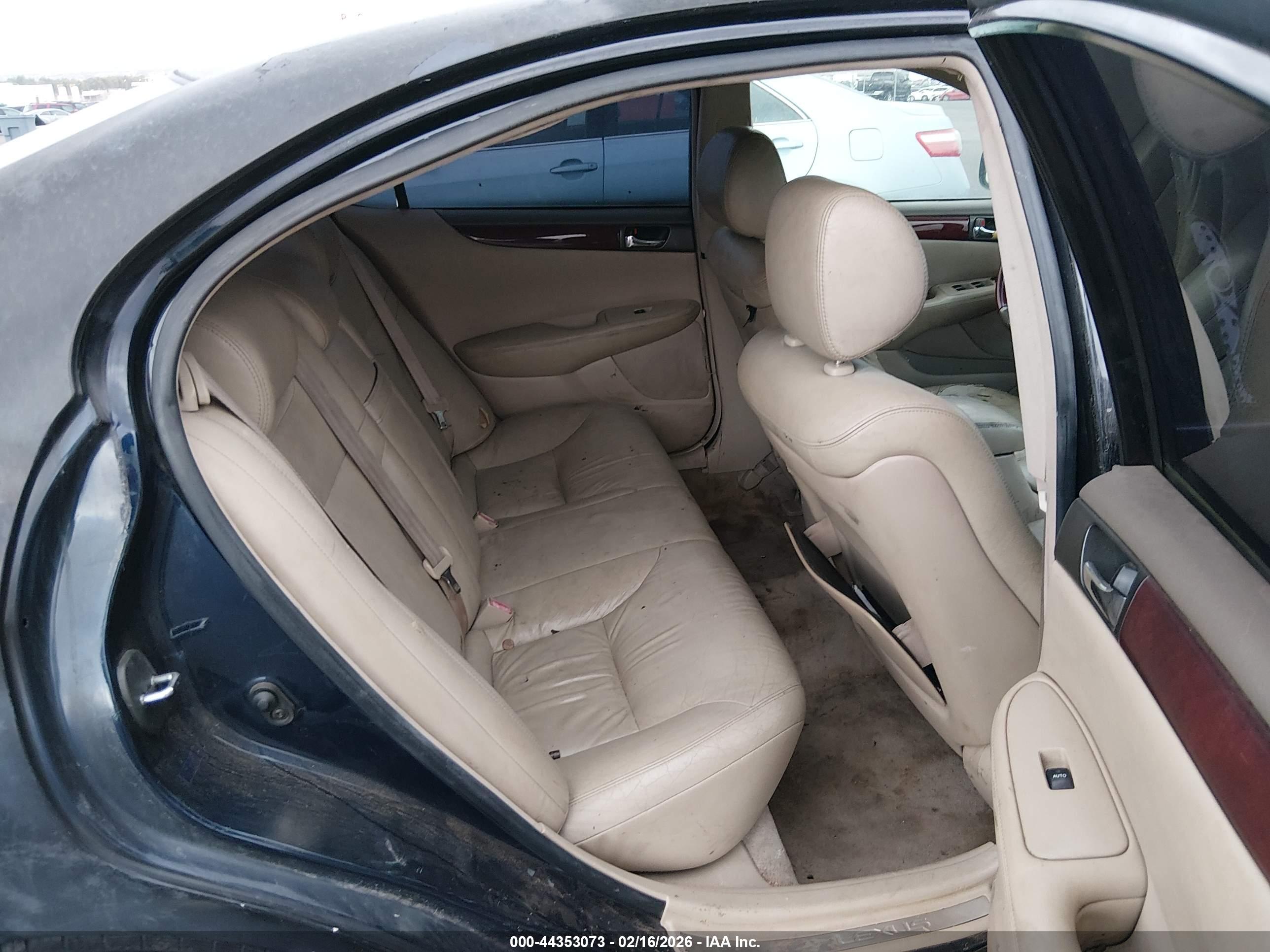 LEXUS ES image 8
