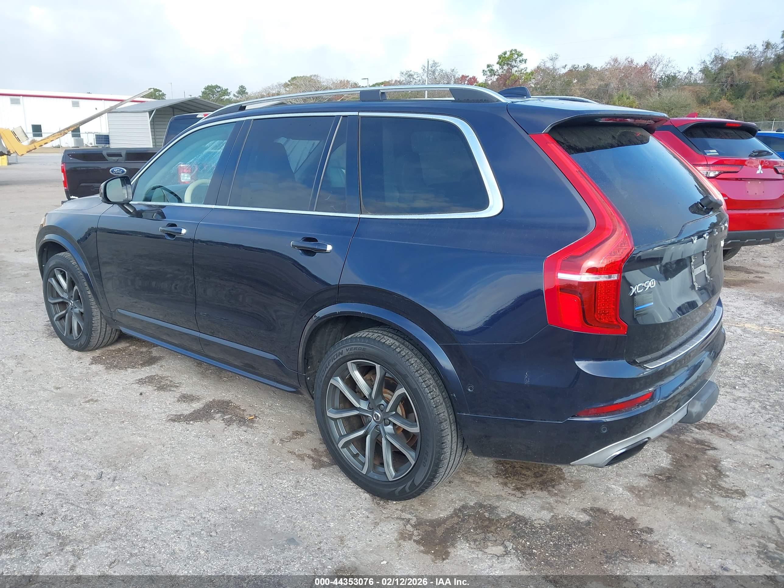 VOLVO XC90 image 3