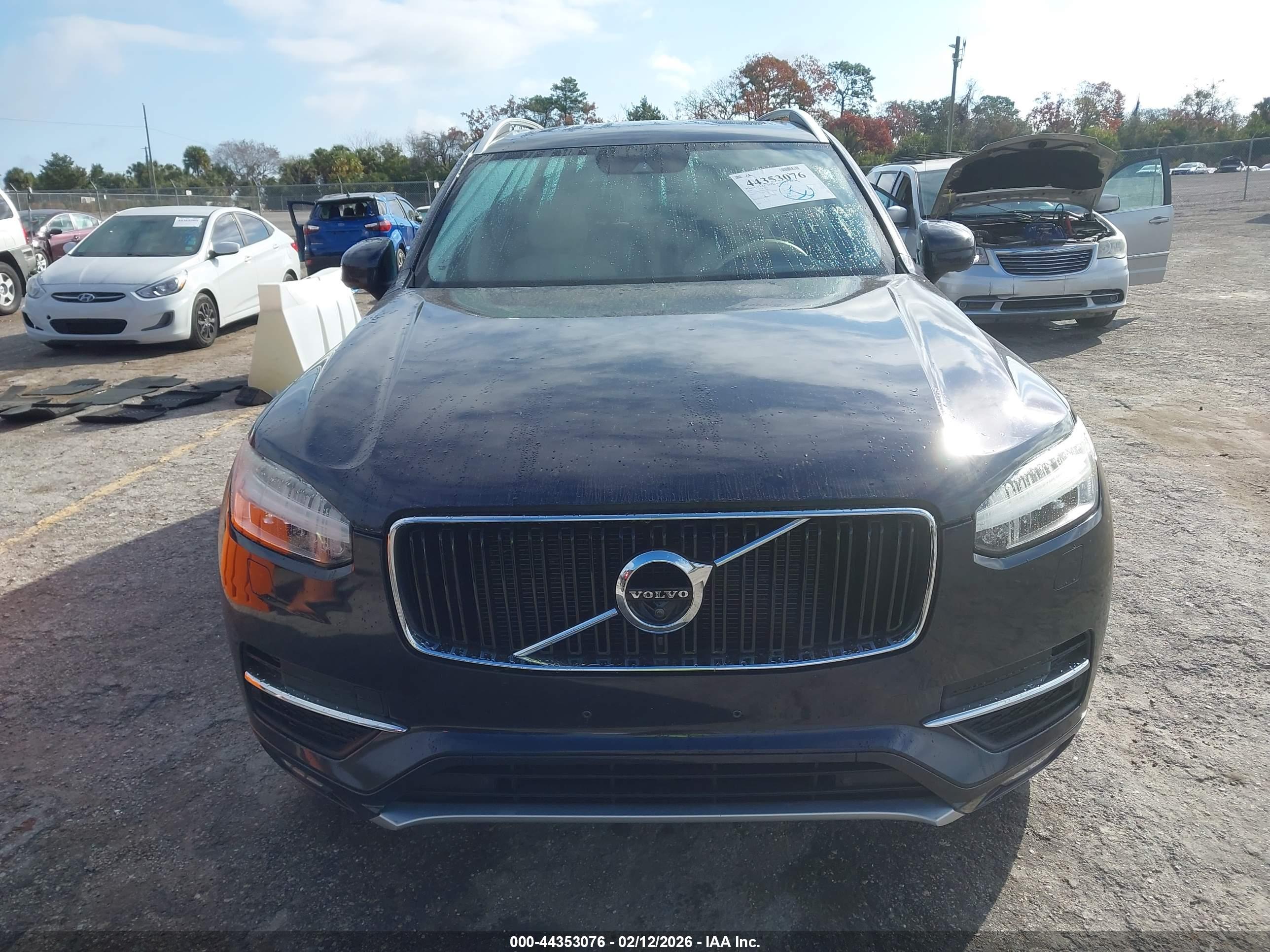 VOLVO XC90 image 6