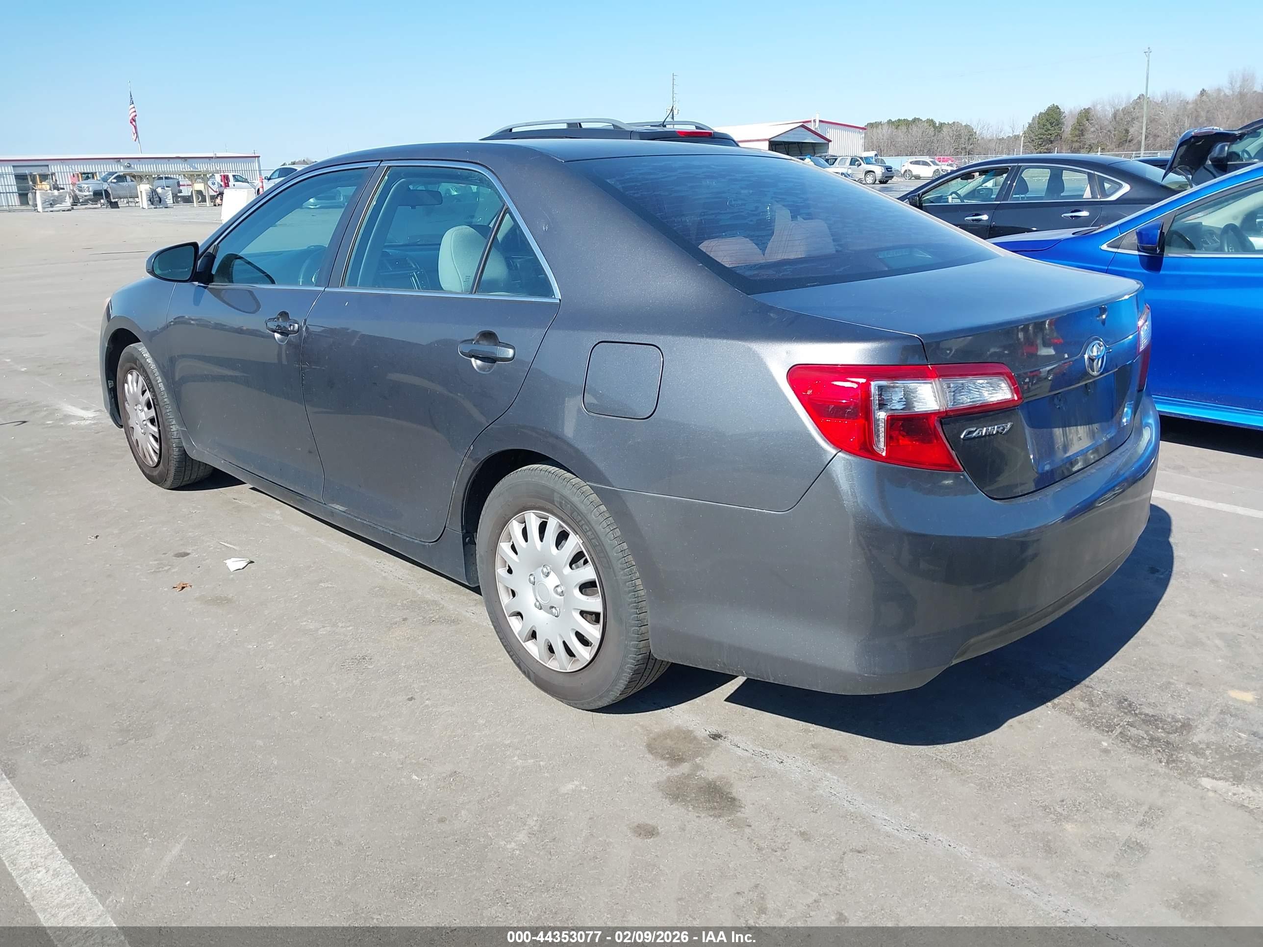 TOYOTA CAMRY image 3