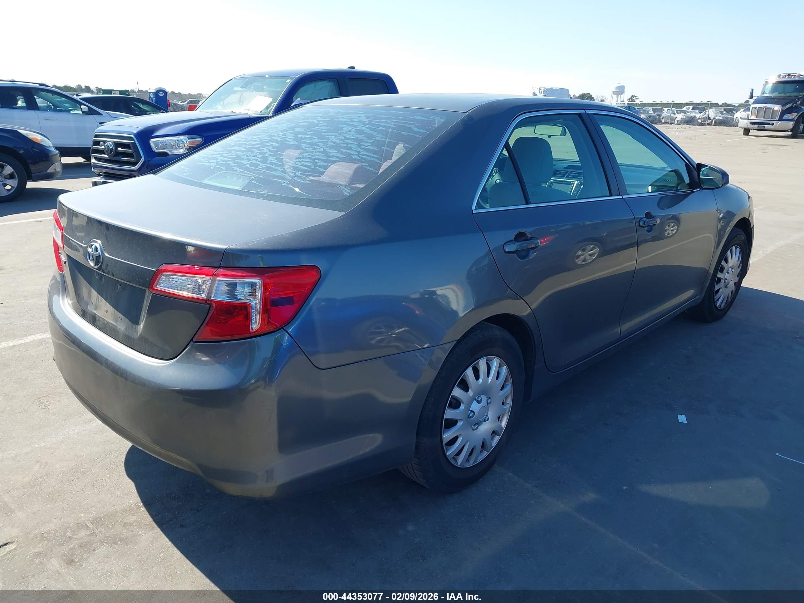 TOYOTA CAMRY image 4