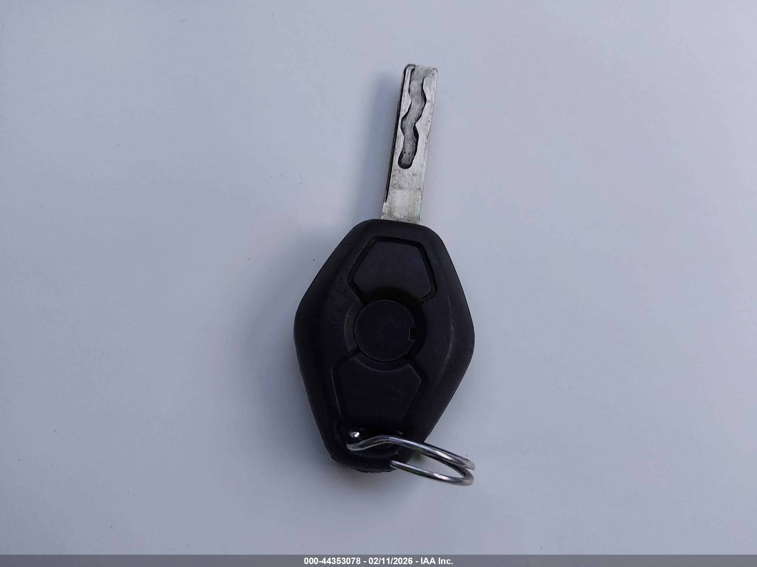 BMW 325XI image 11
