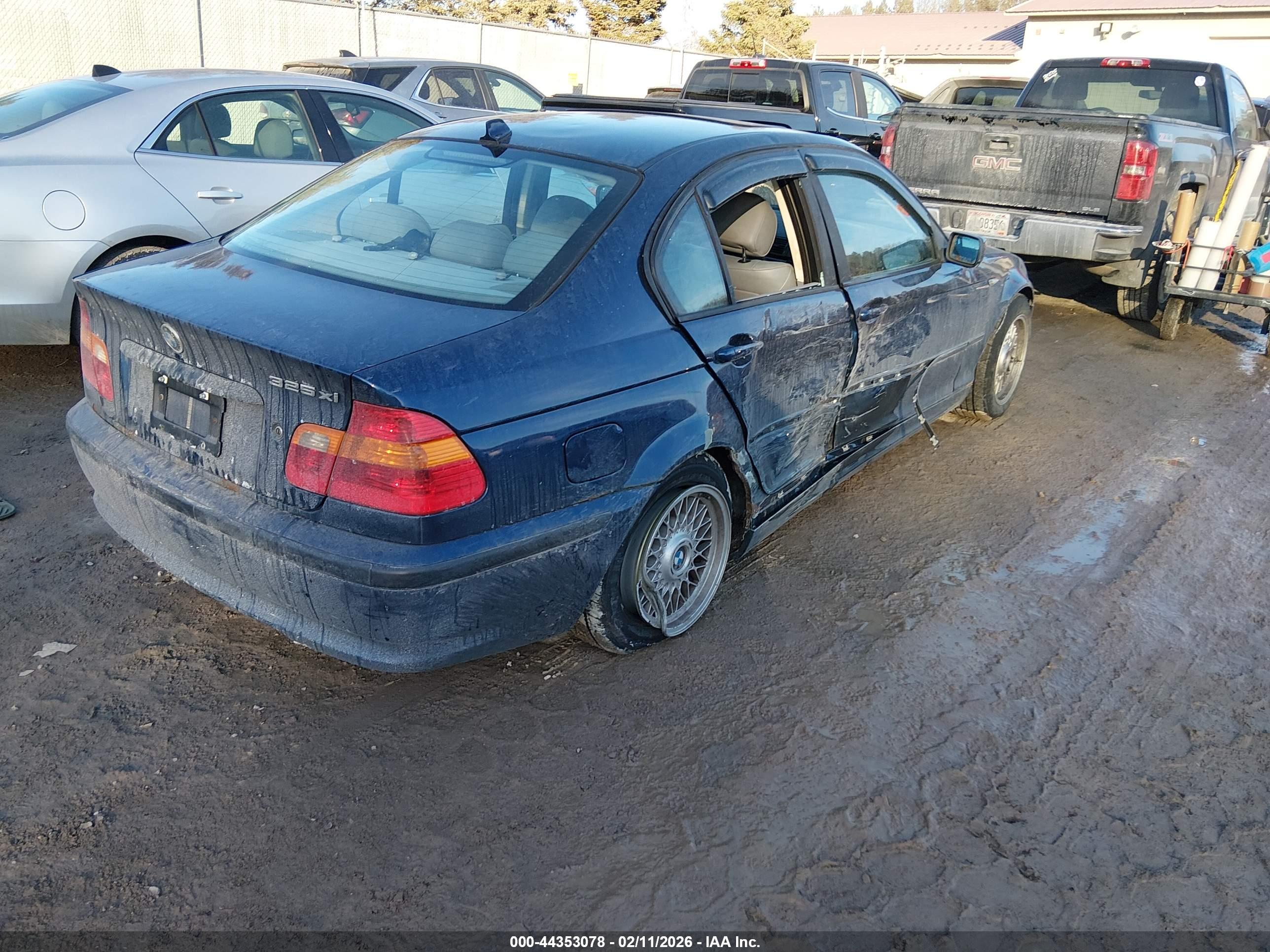 BMW 325XI image 4