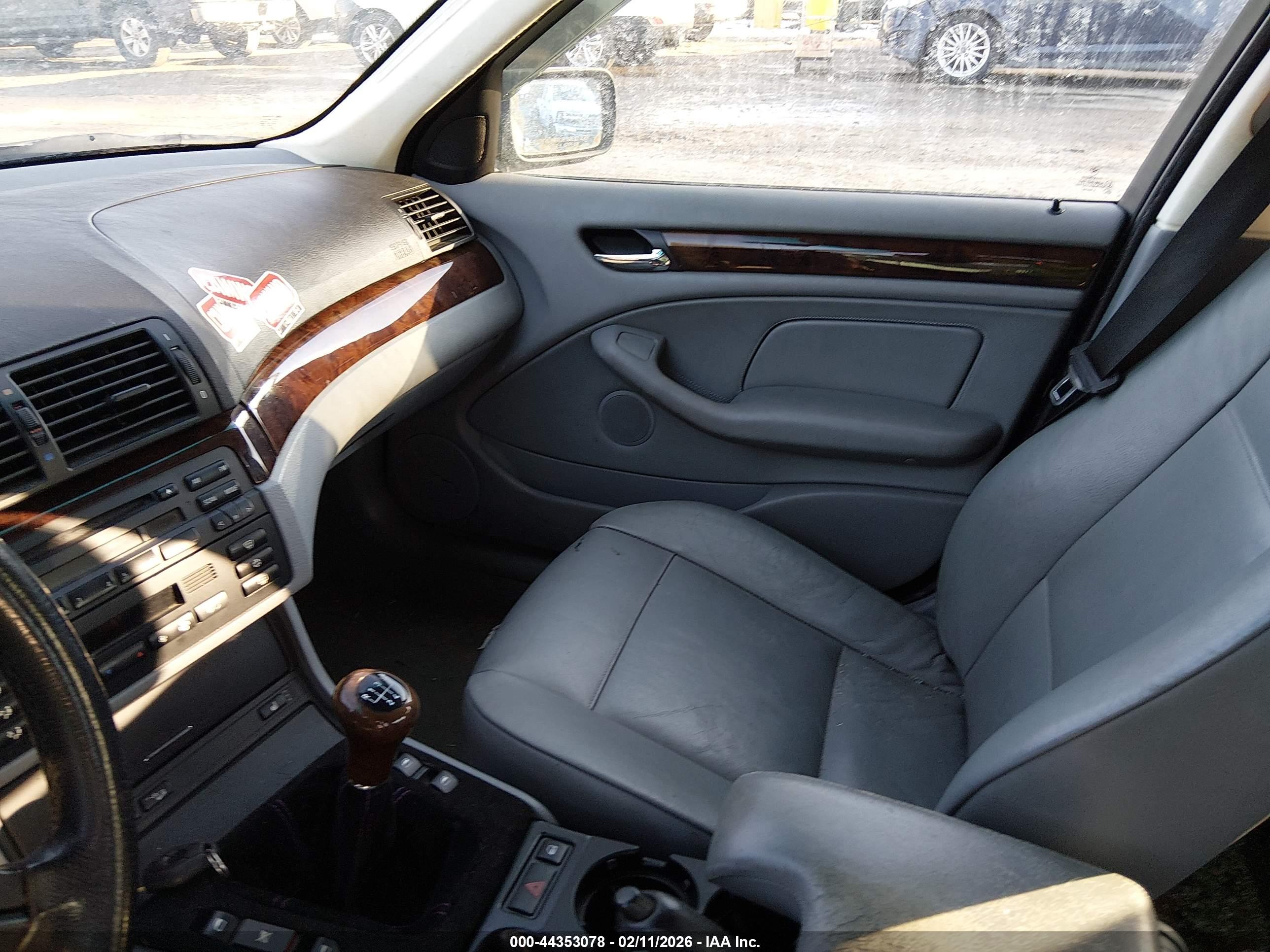 BMW 325XI image 5