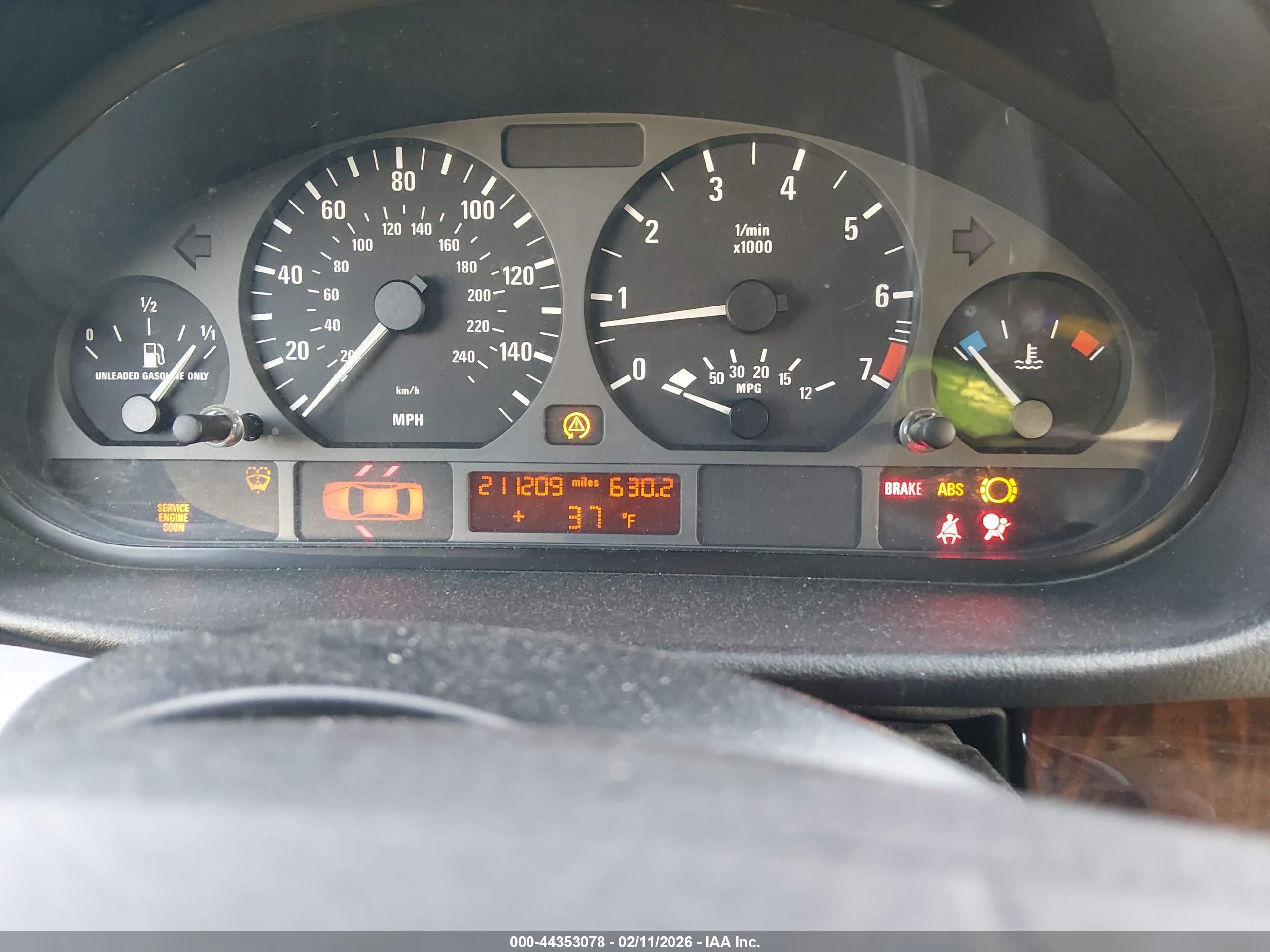 BMW 325XI image 7