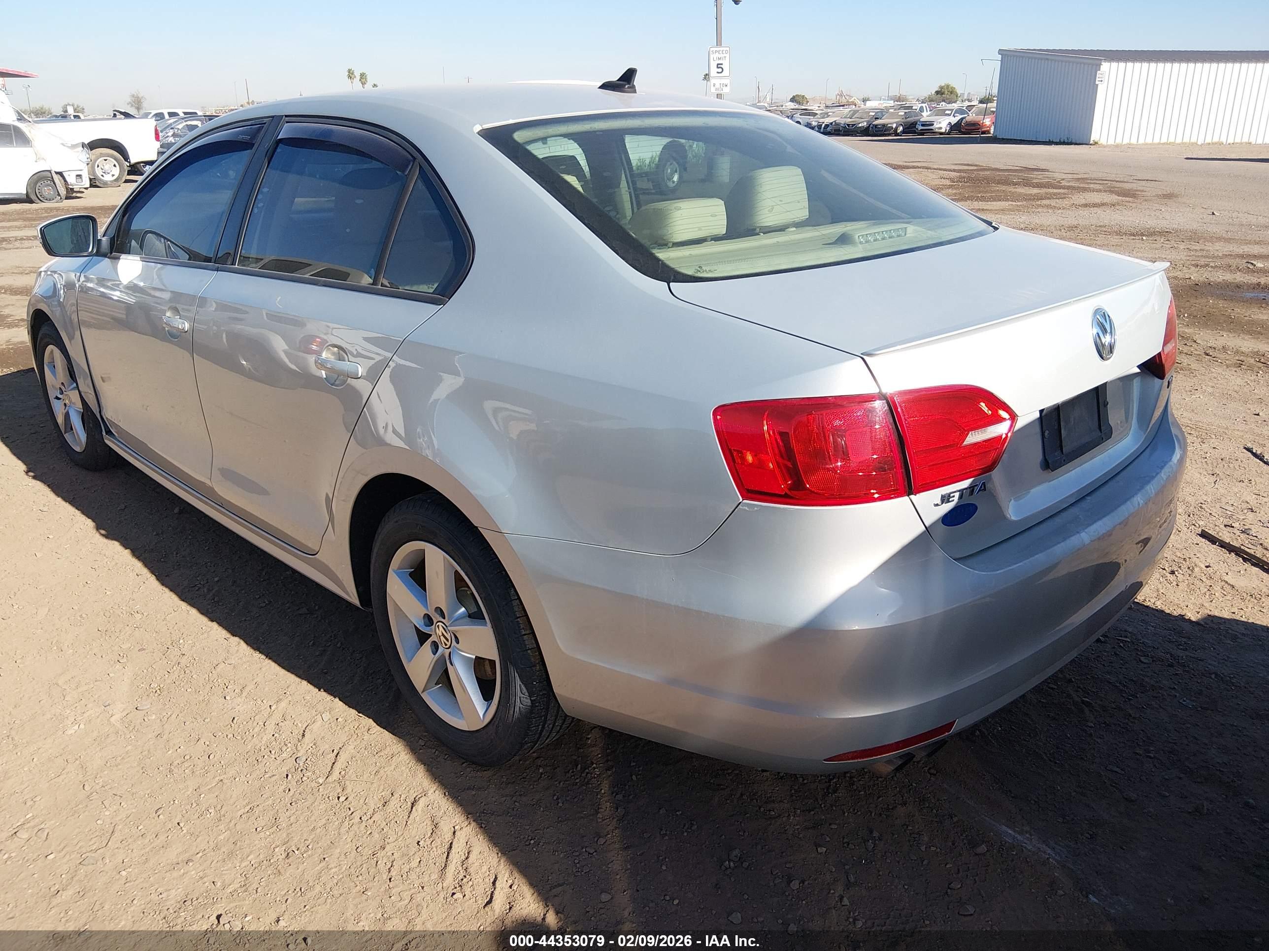 VOLKSWAGEN JETTA image 3