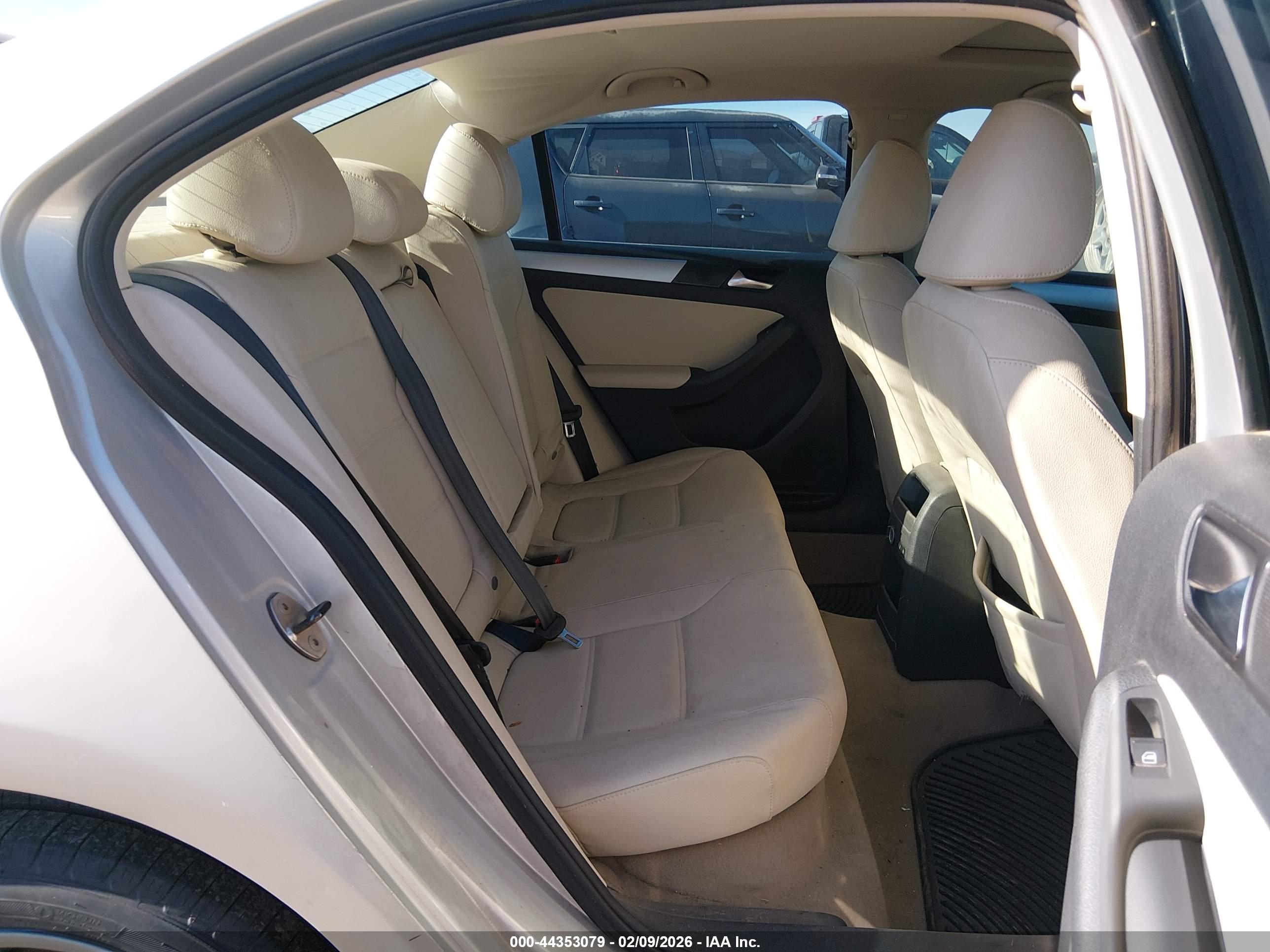 VOLKSWAGEN JETTA image 8
