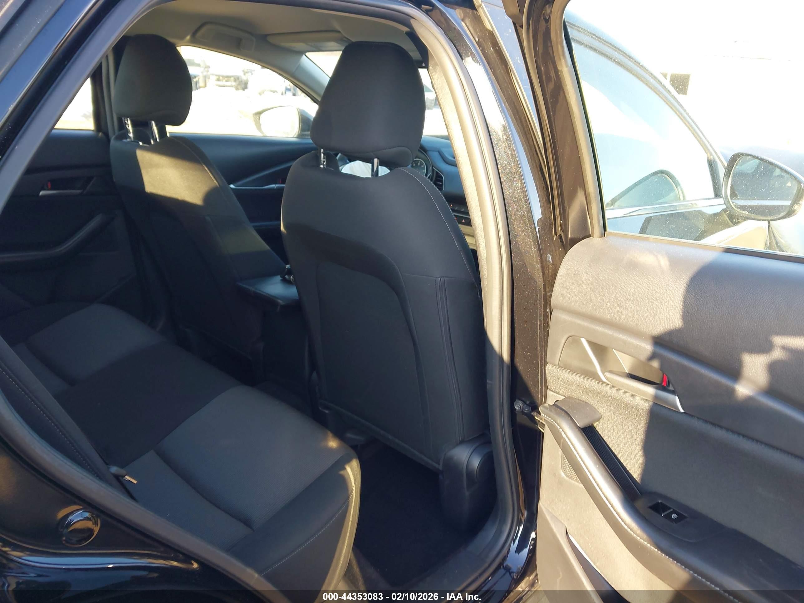 MAZDA CX-30 image 8