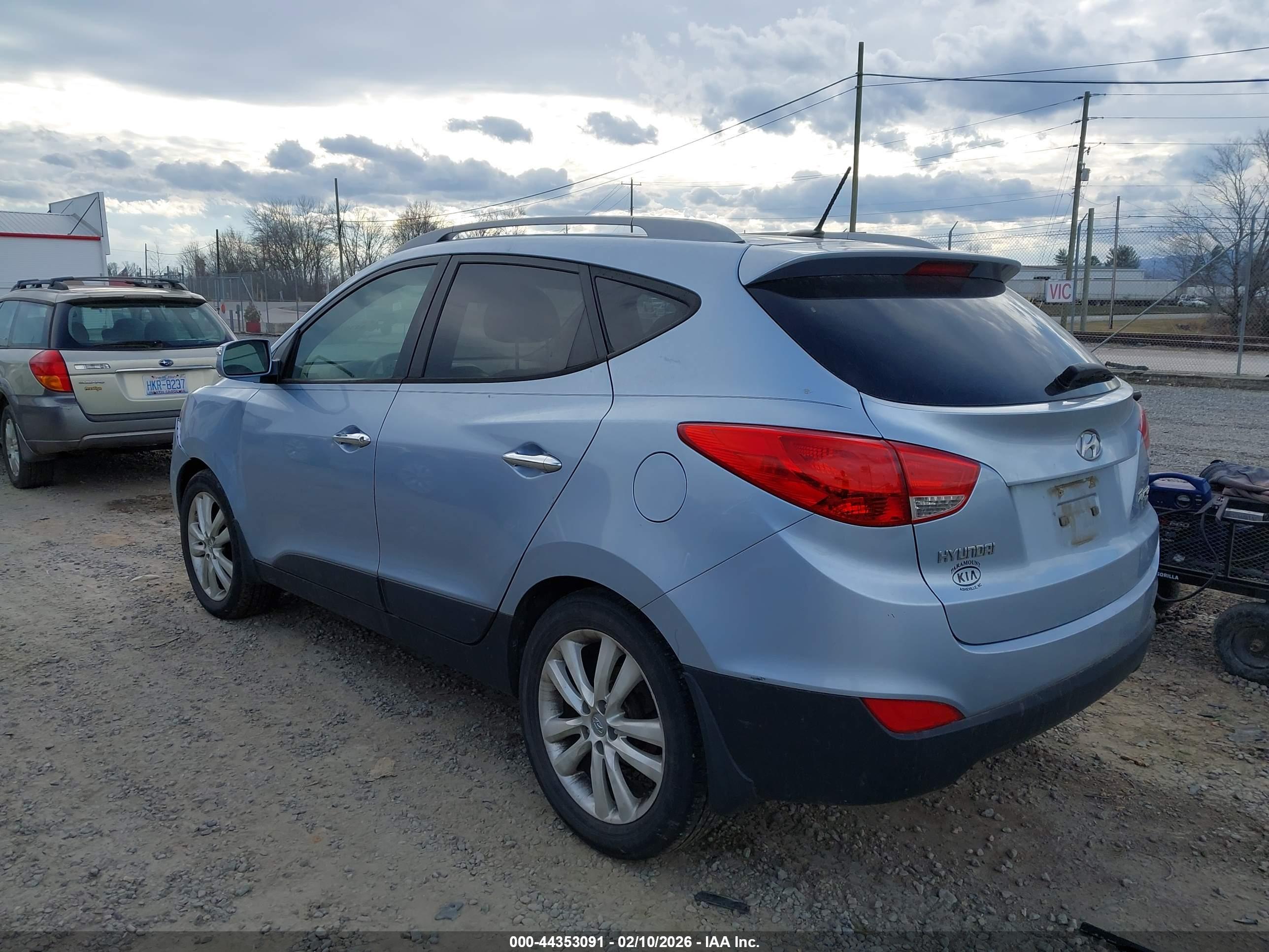 HYUNDAI TUCSON image 3
