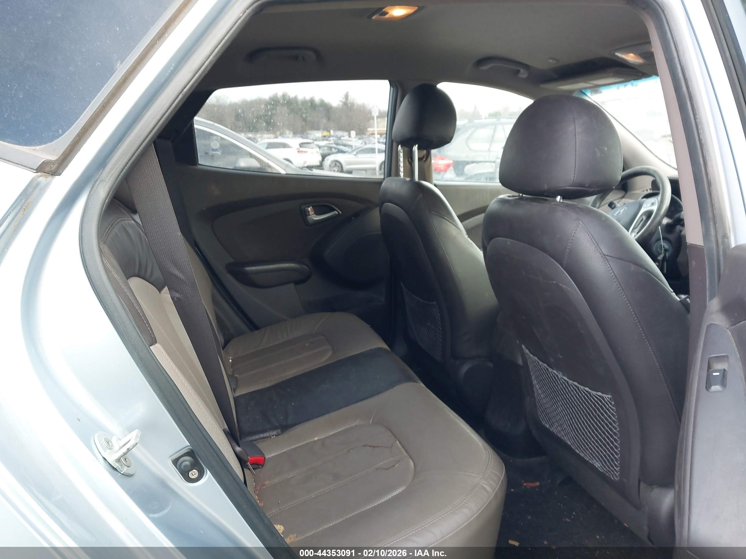 HYUNDAI TUCSON image 8