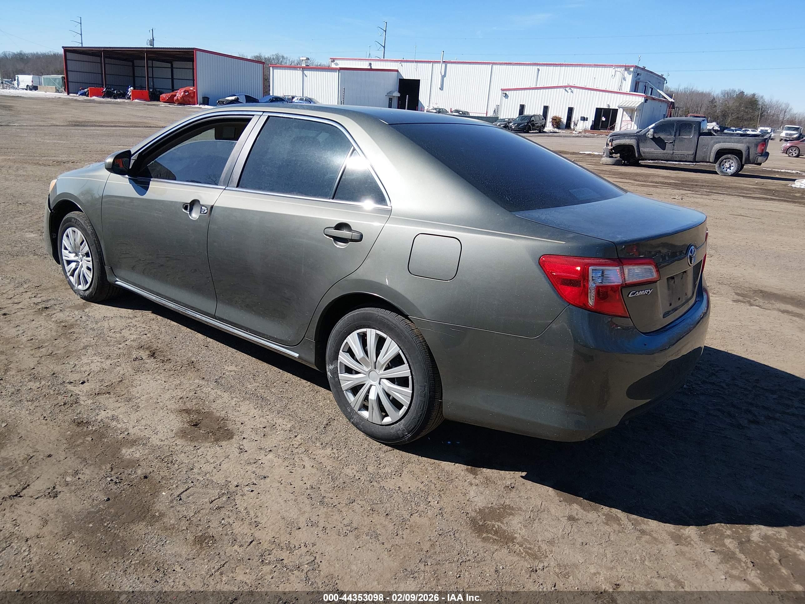 TOYOTA CAMRY image 3