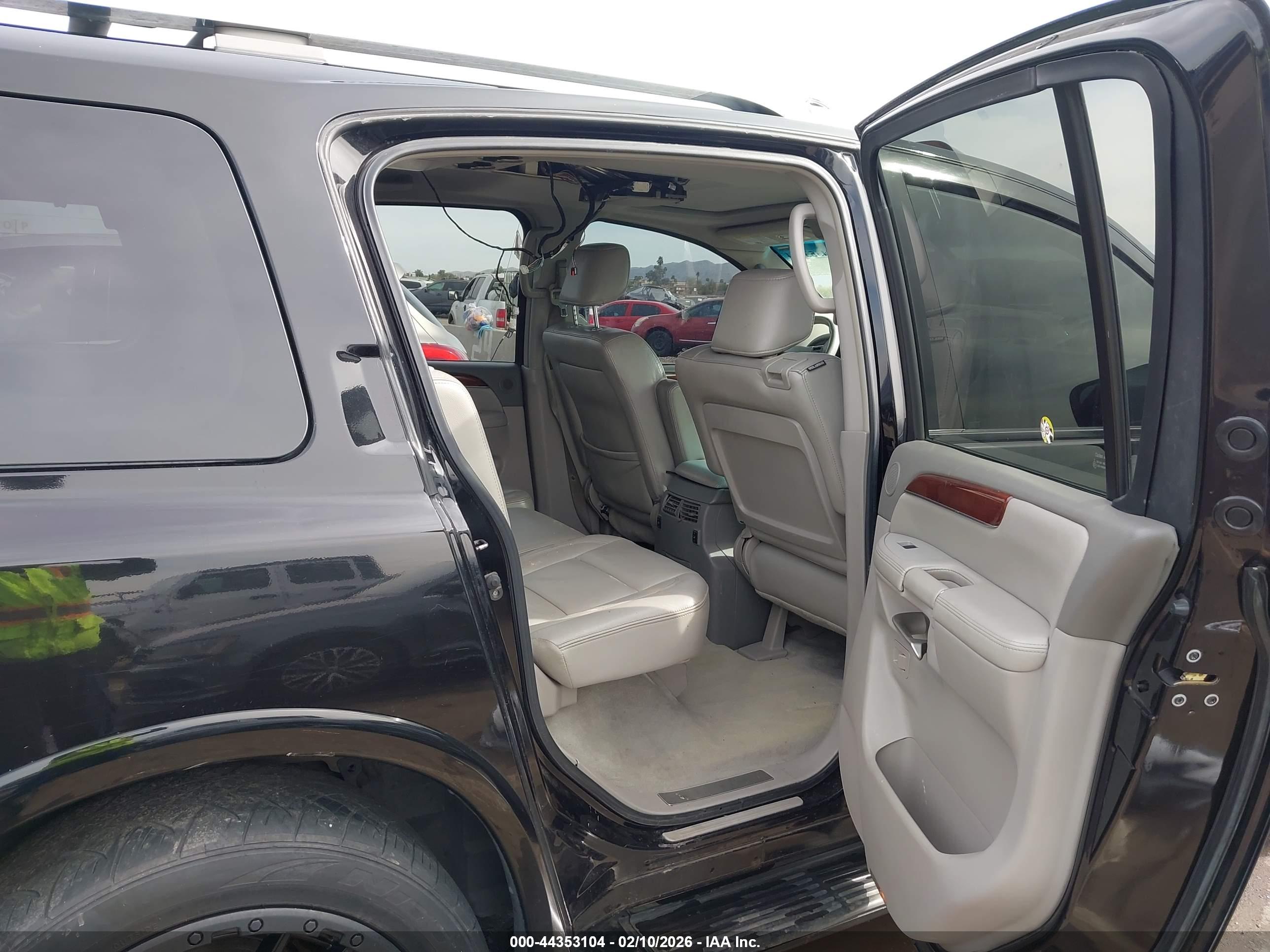 INFINITI QX56 image 8