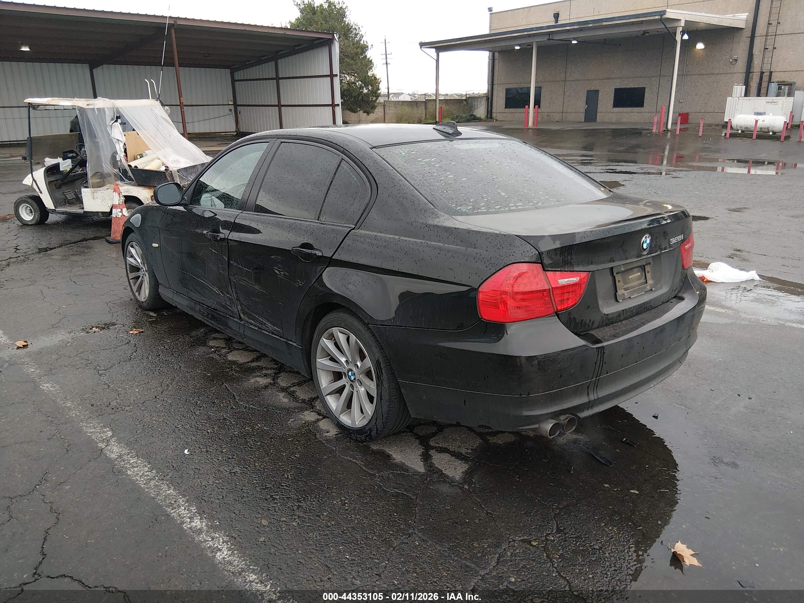 BMW 328I image 3