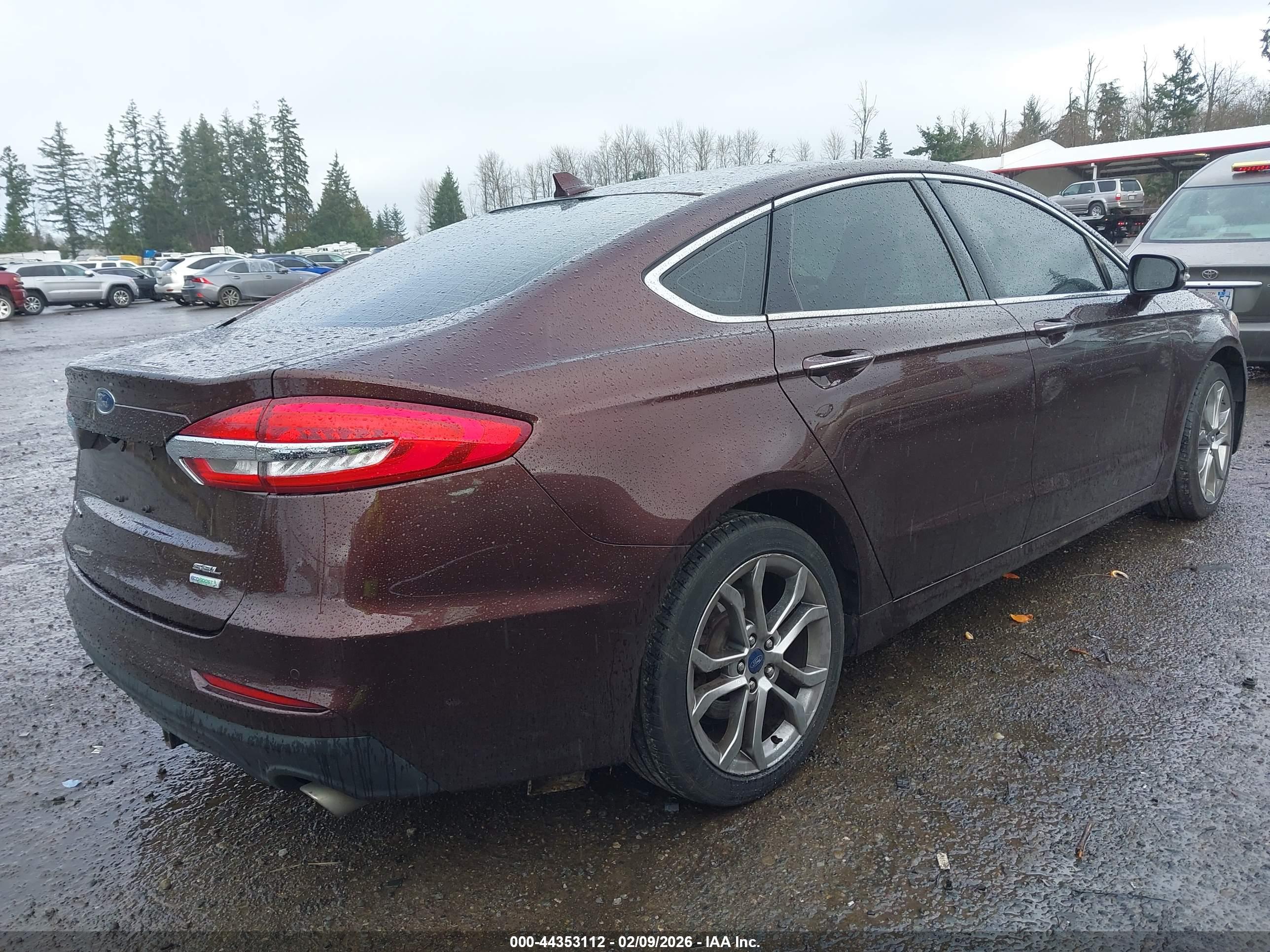 FORD FUSION image 4