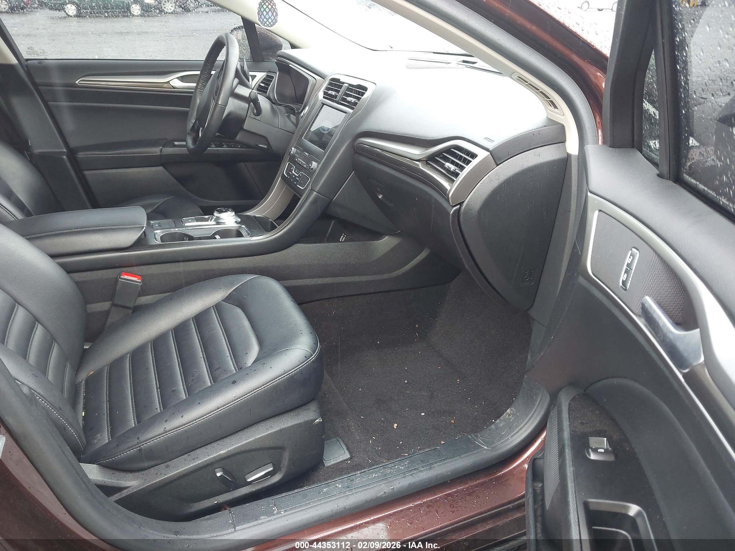 FORD FUSION image 5