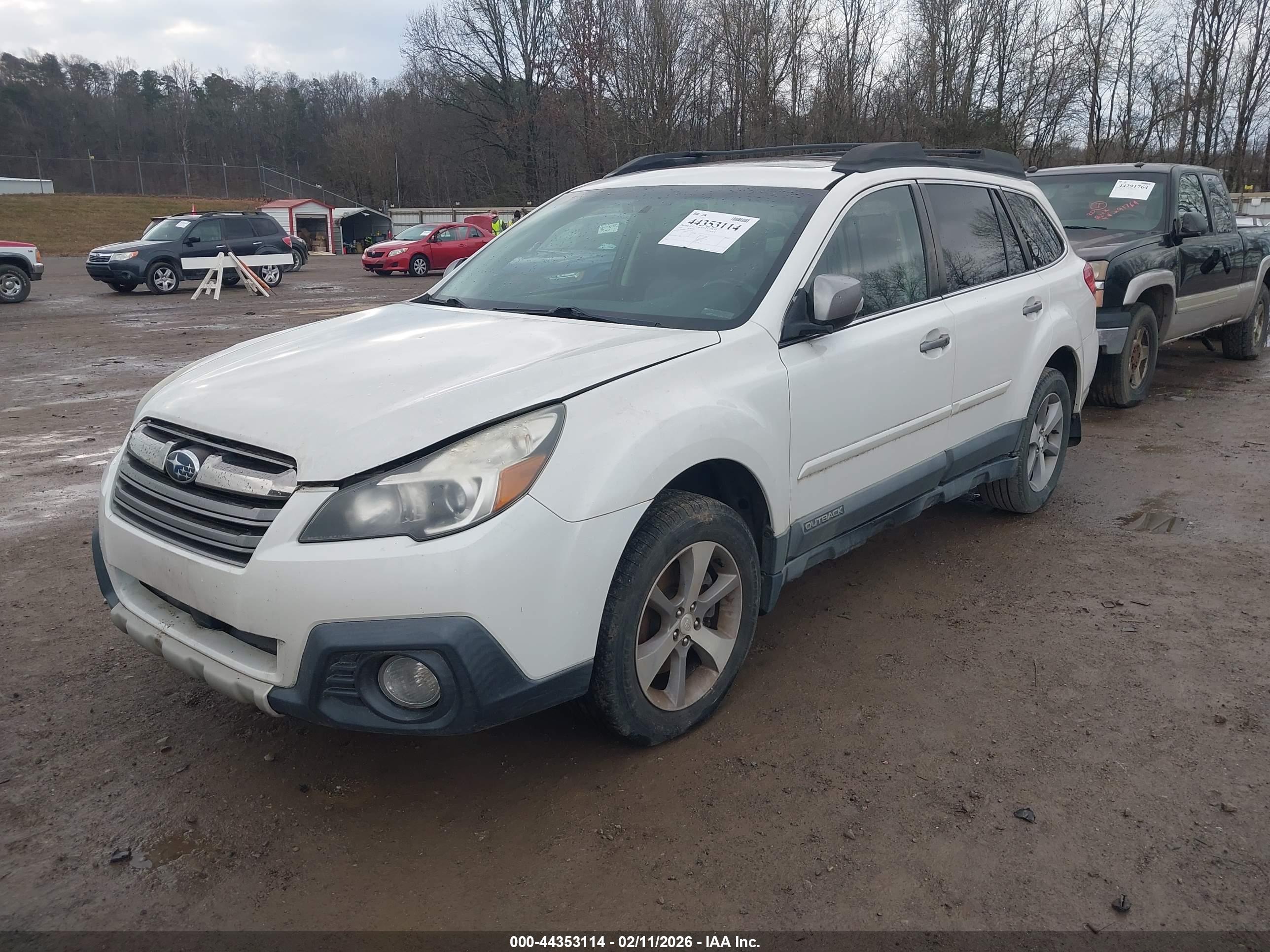 SUBARU OUTBACK image 2