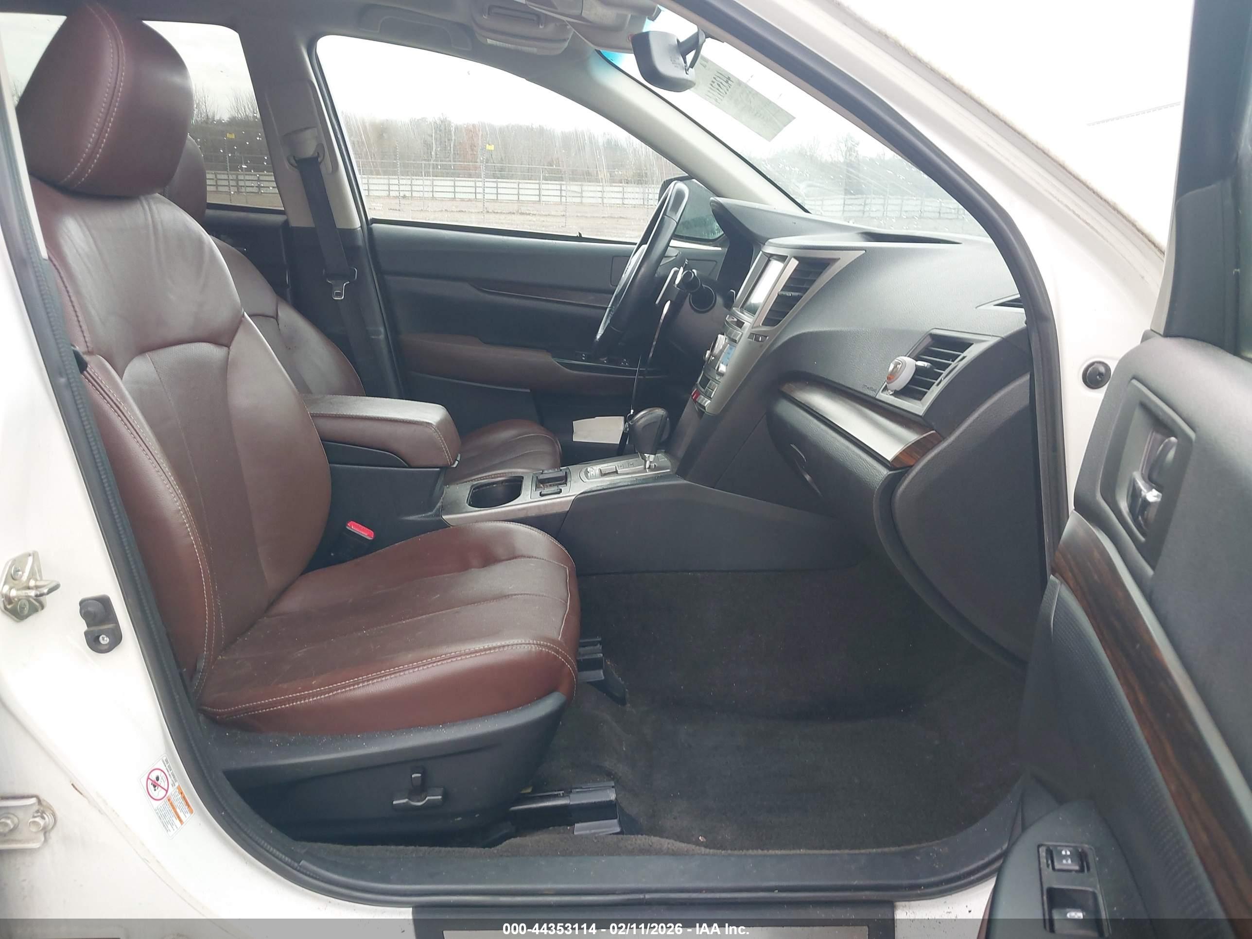 SUBARU OUTBACK image 5