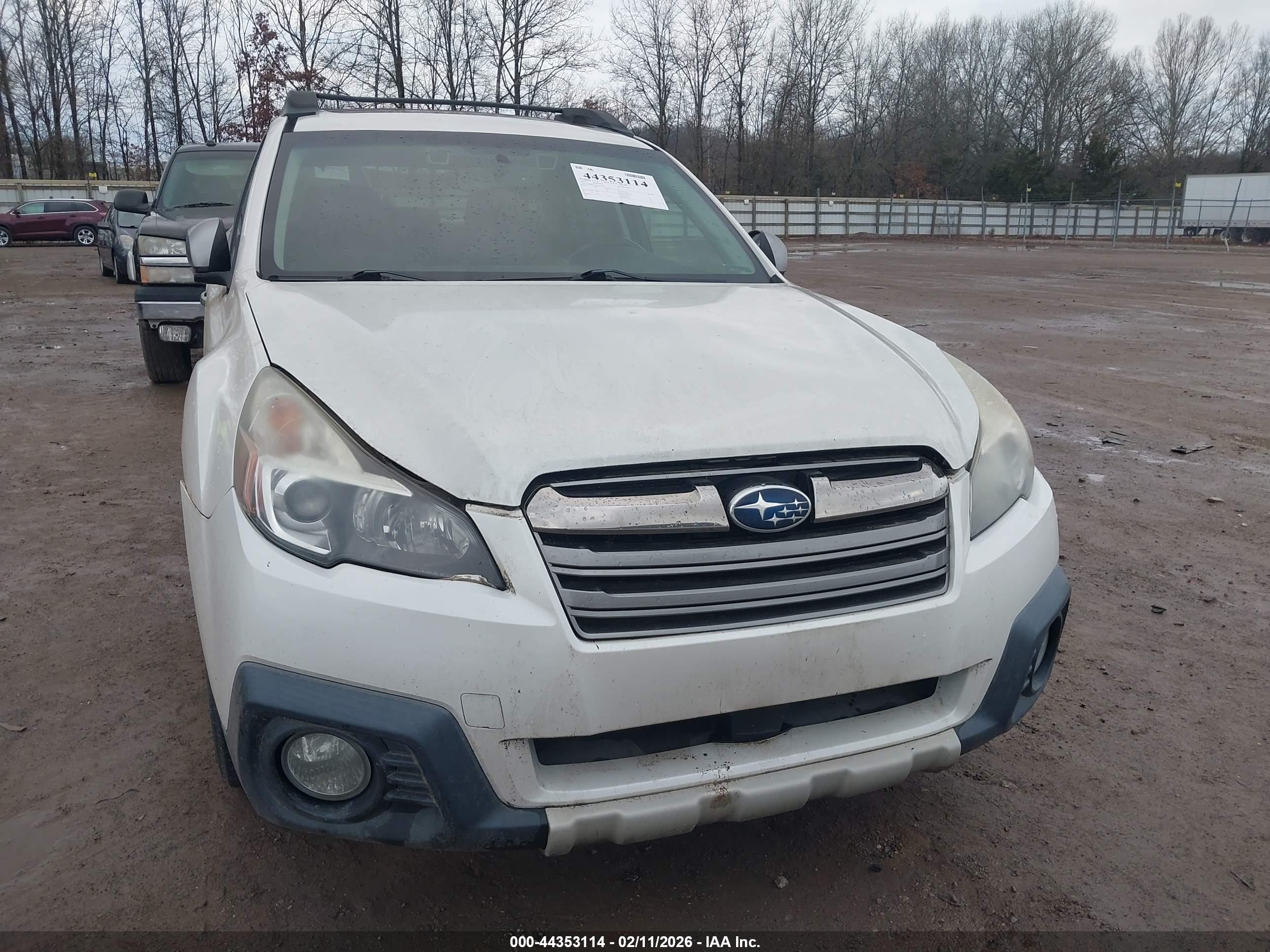 SUBARU OUTBACK image 6
