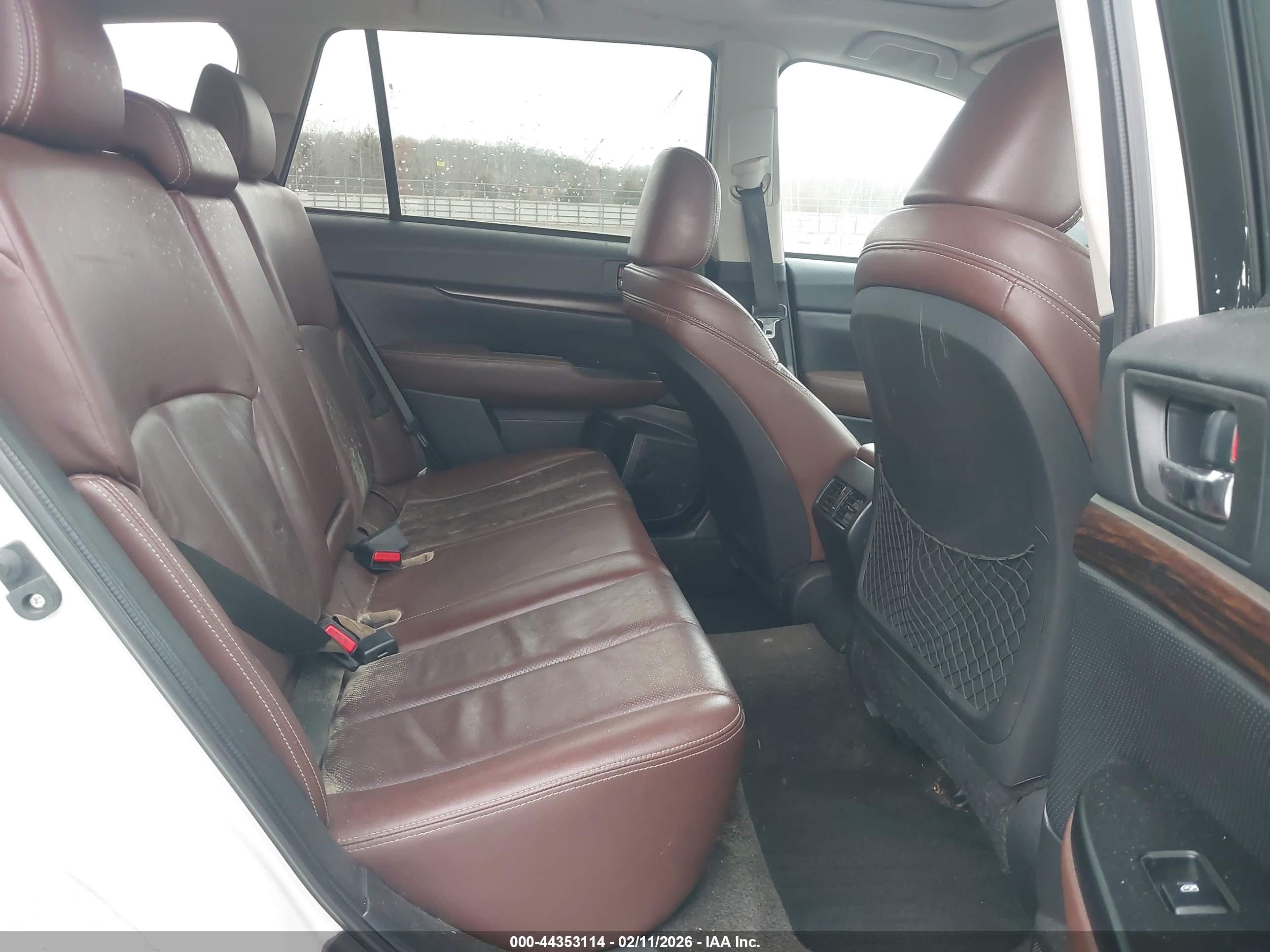 SUBARU OUTBACK image 8