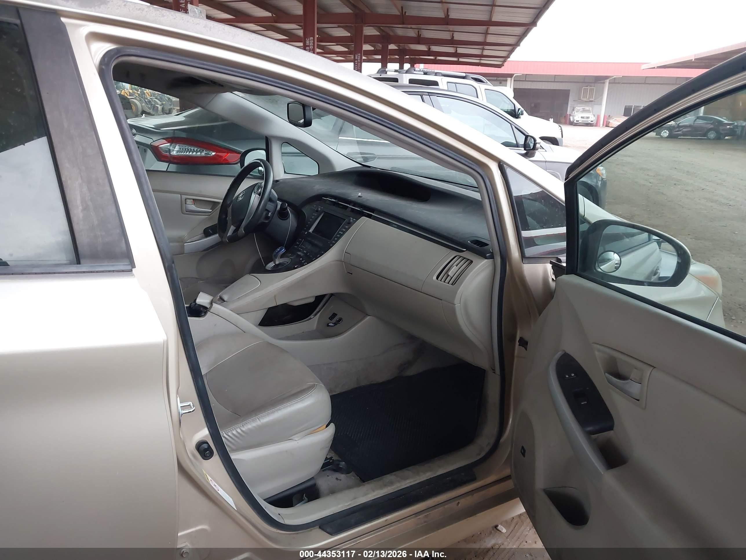 TOYOTA PRIUS image 5