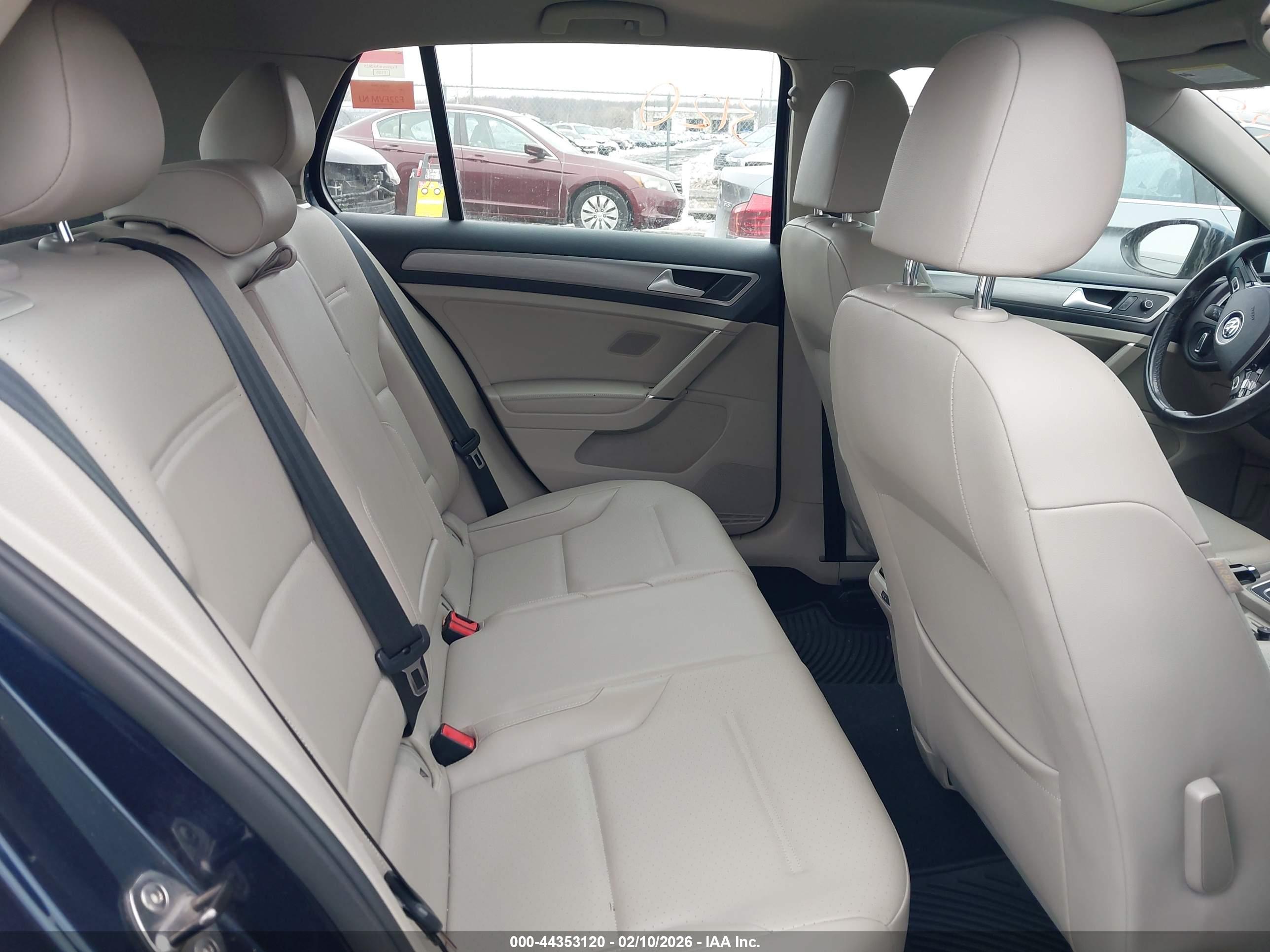 VOLKSWAGEN GOLF image 8