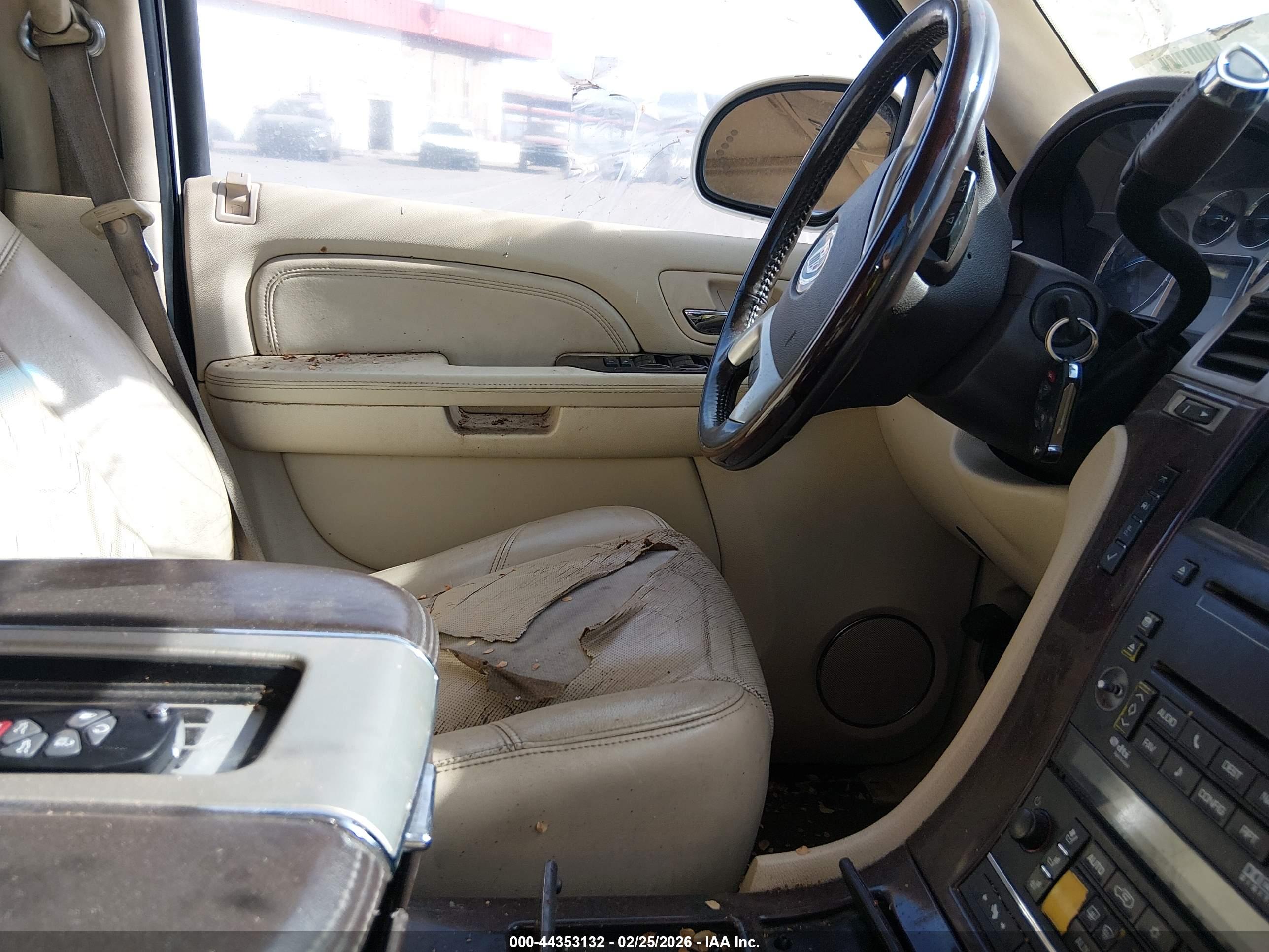 CADILLAC ESCALADE image 11