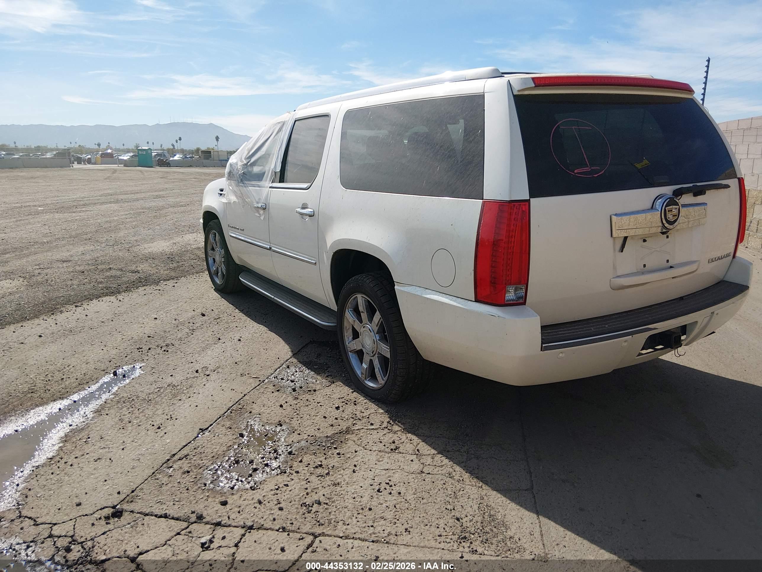 CADILLAC ESCALADE image 3