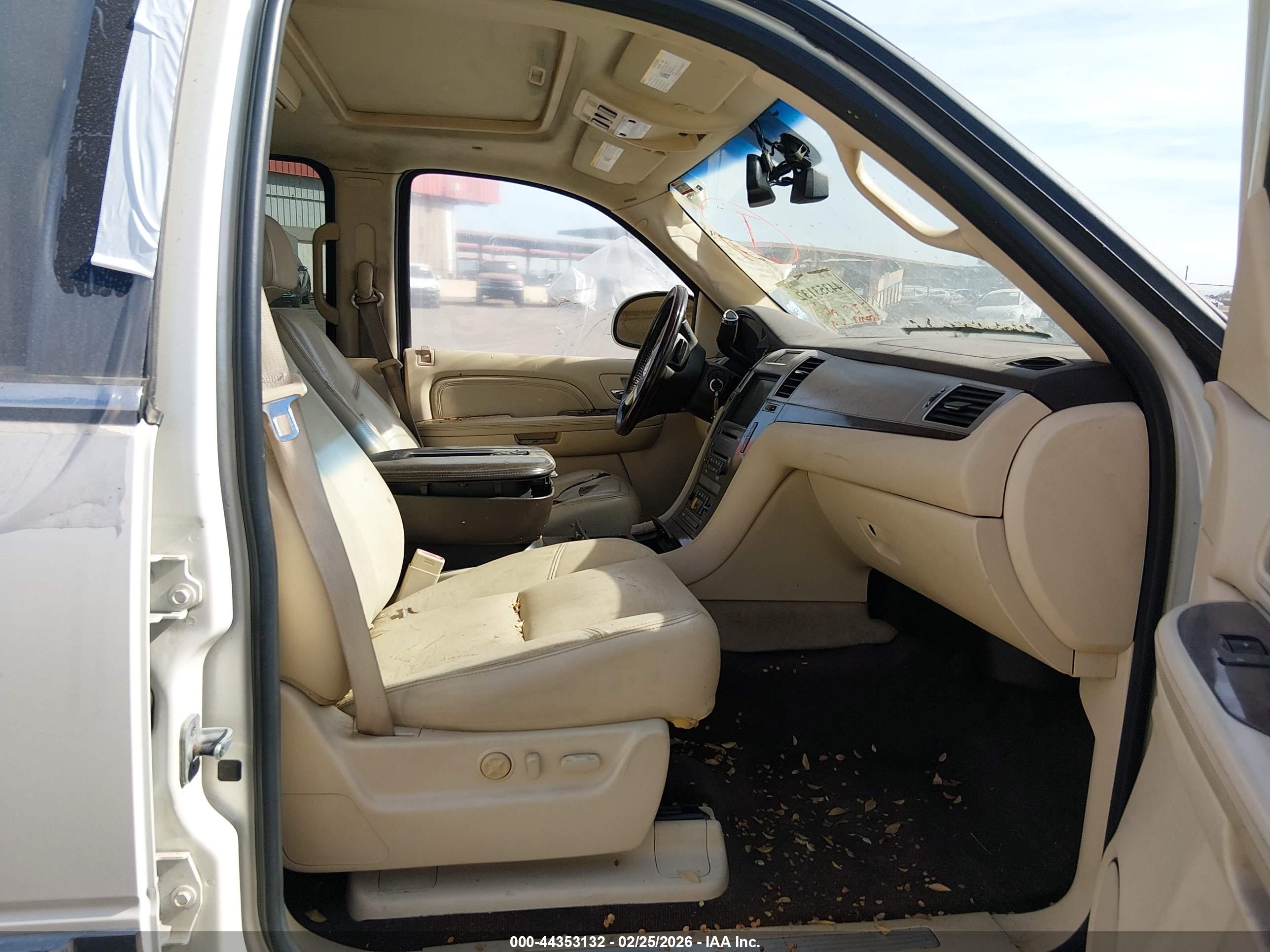 CADILLAC ESCALADE image 5