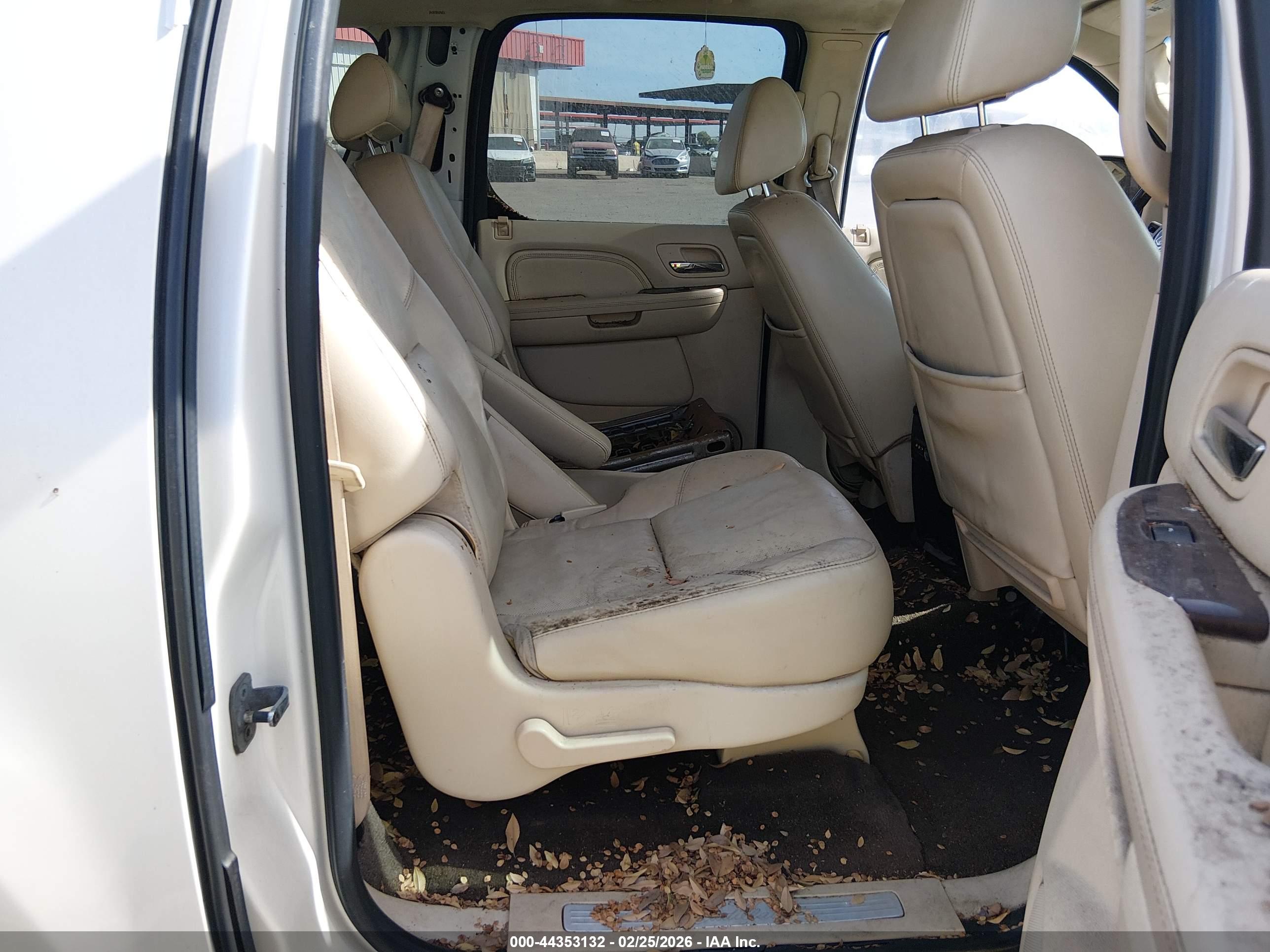 CADILLAC ESCALADE image 8