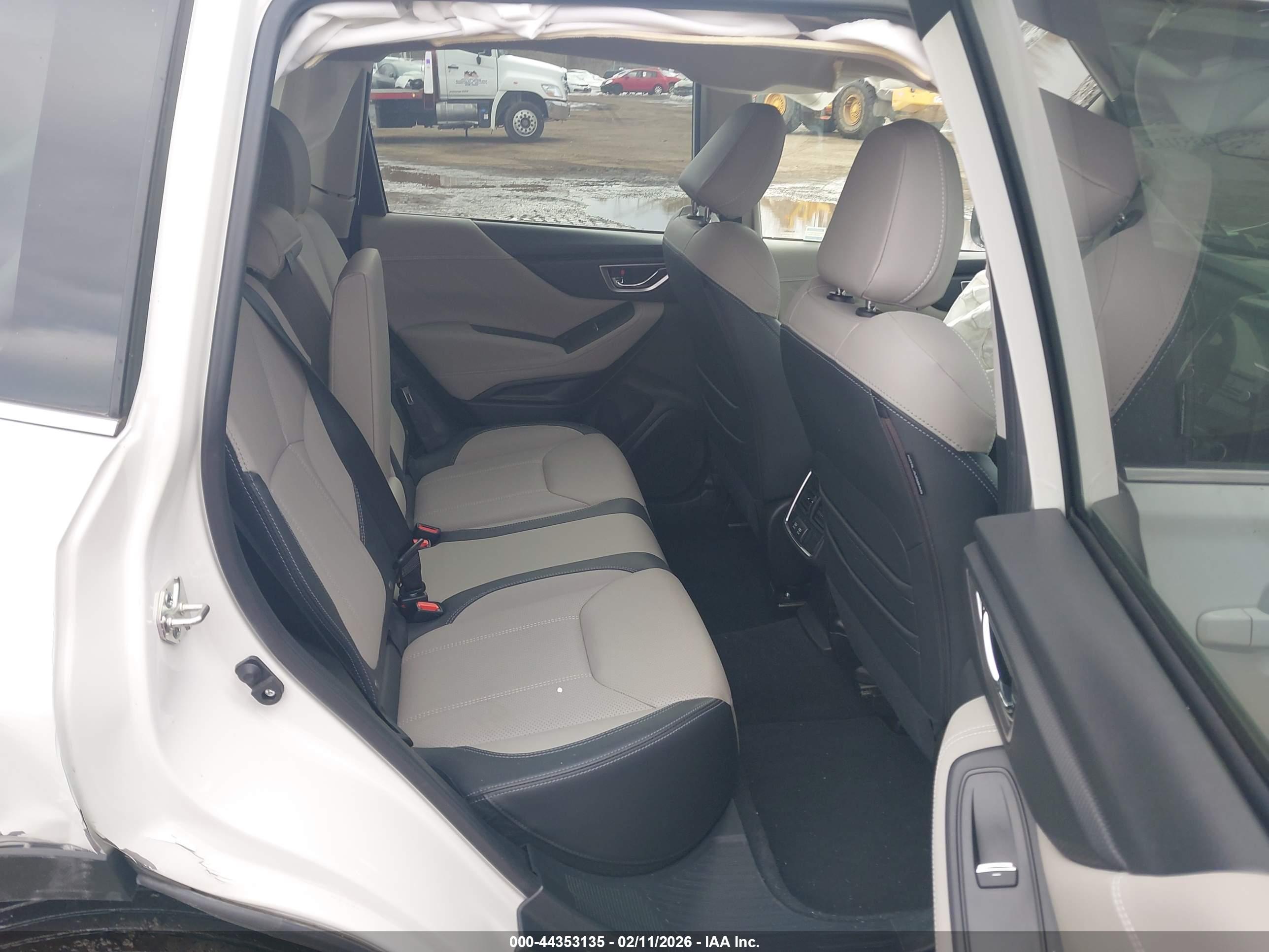 SUBARU FORESTER image 8