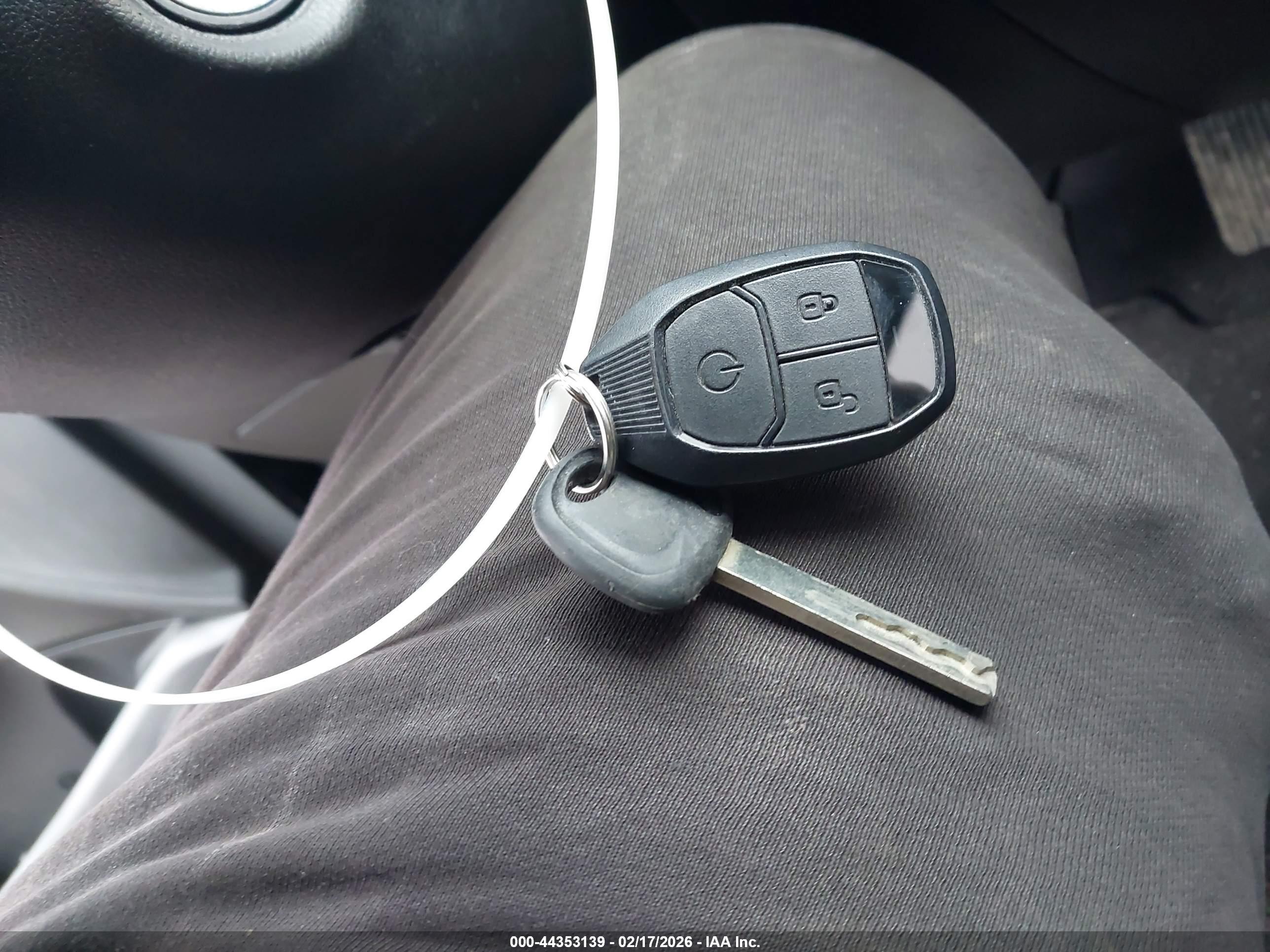 HYUNDAI ACCENT image 11
