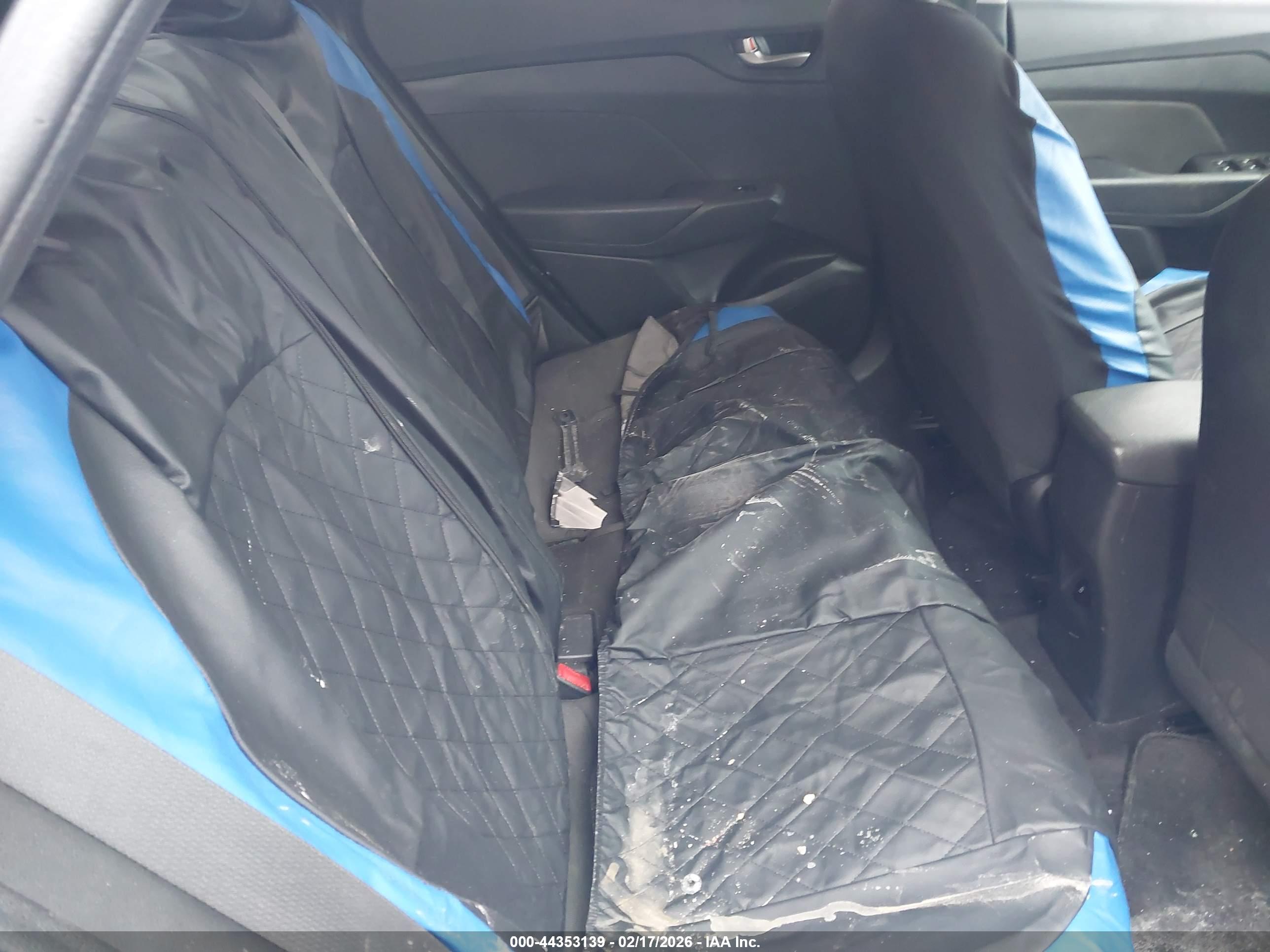 HYUNDAI ACCENT image 8