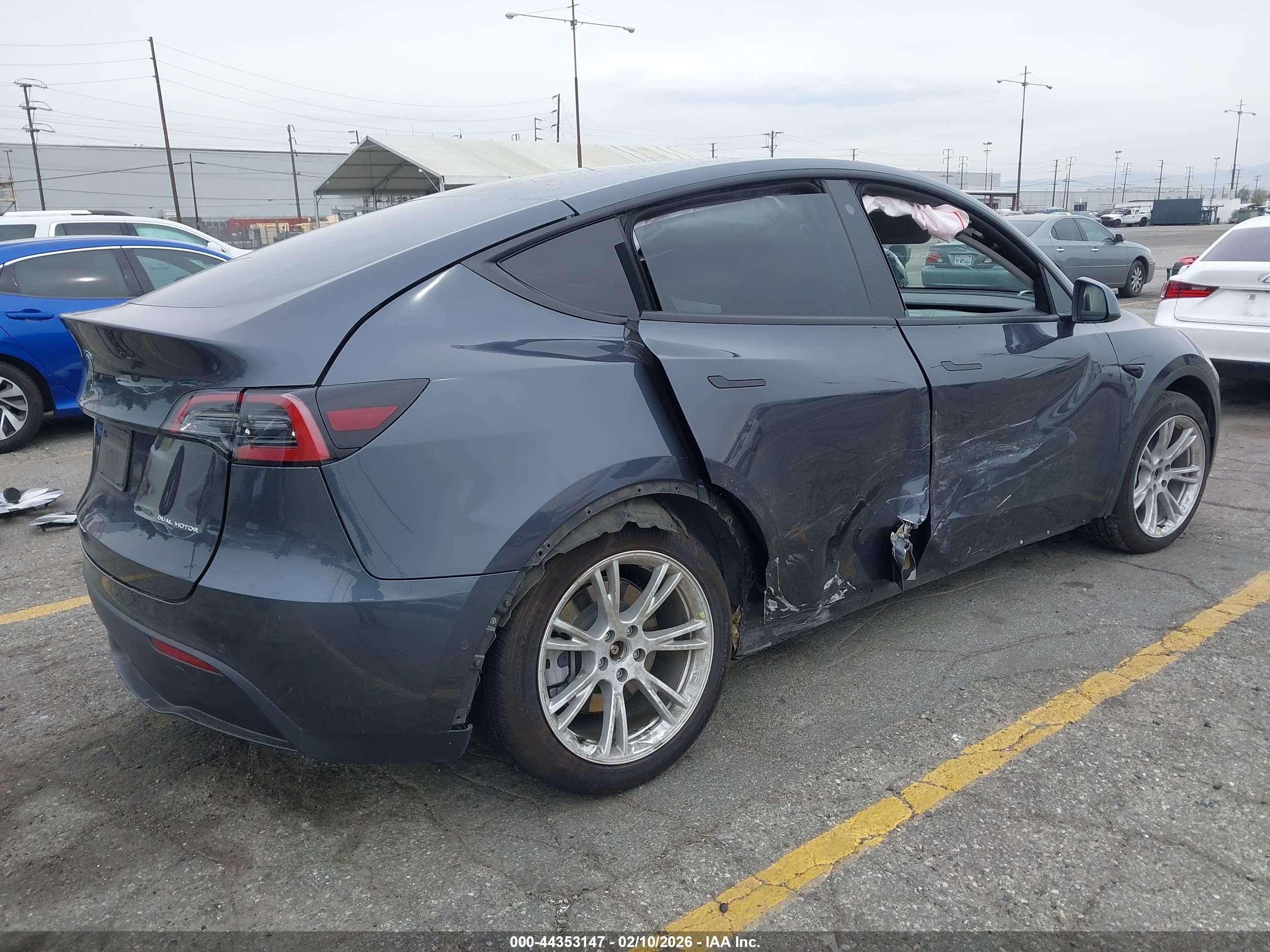TESLA MODEL image 4