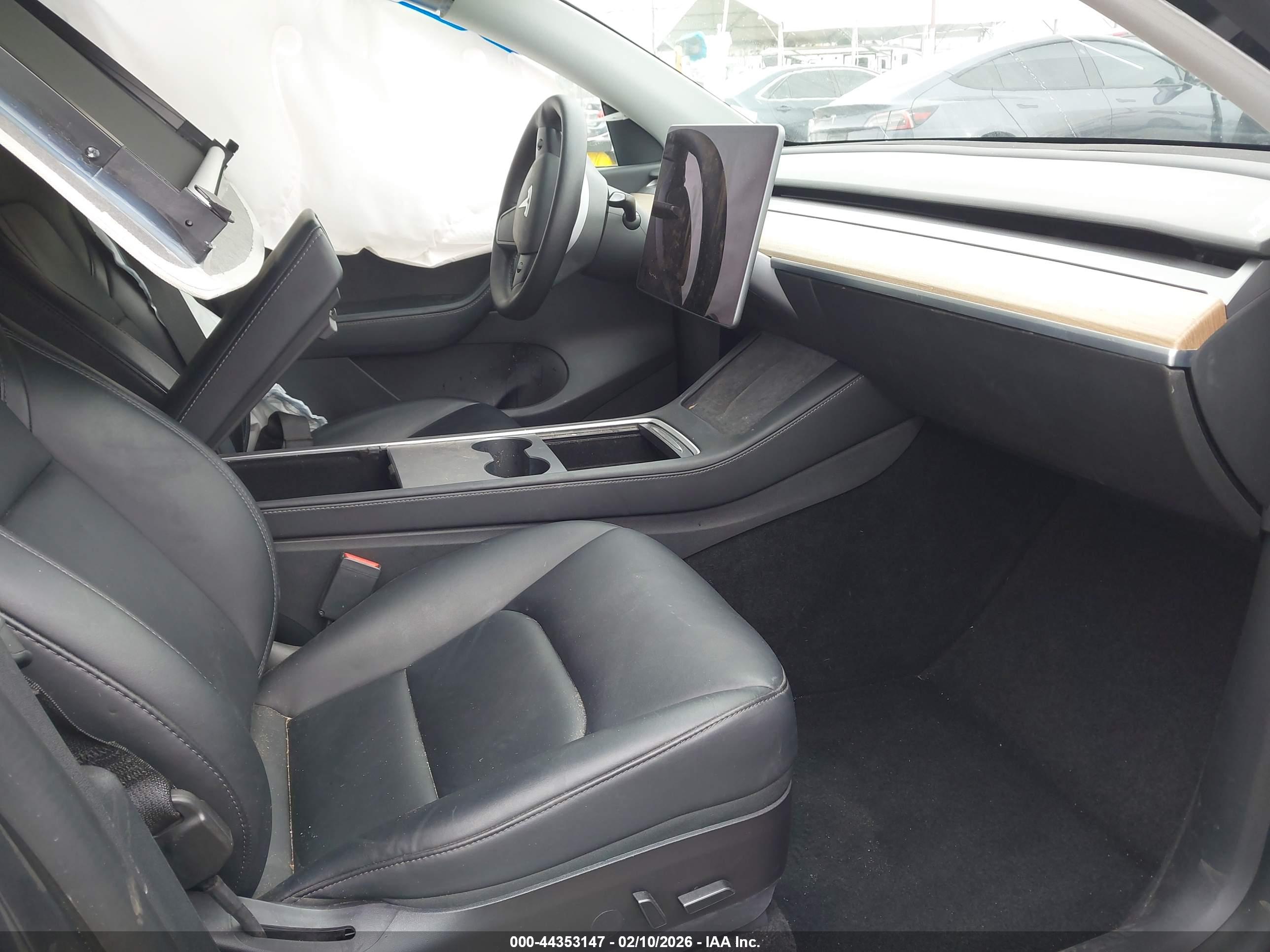 TESLA MODEL image 5