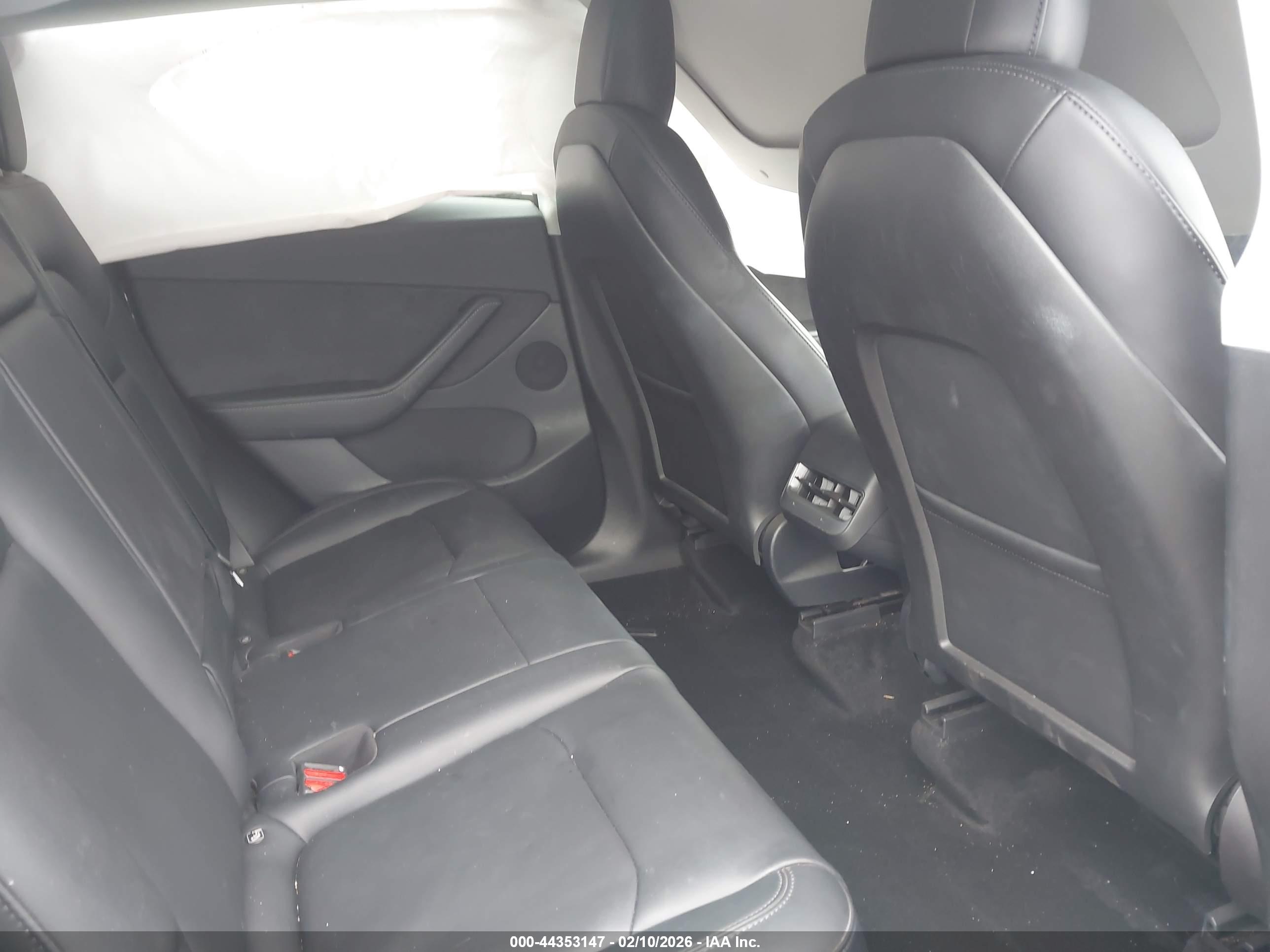 TESLA MODEL image 8