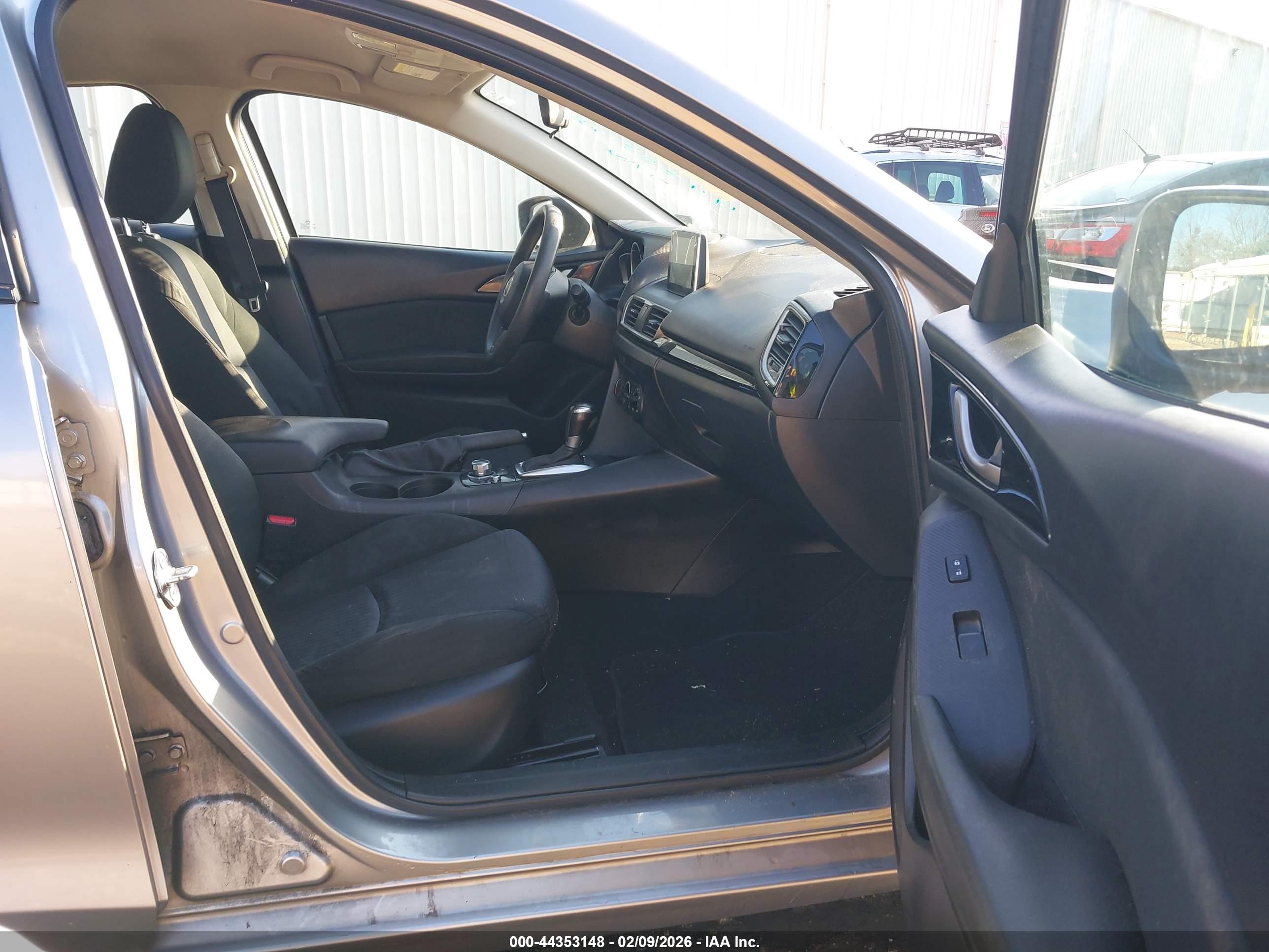 MAZDA MAZDA3 image 5