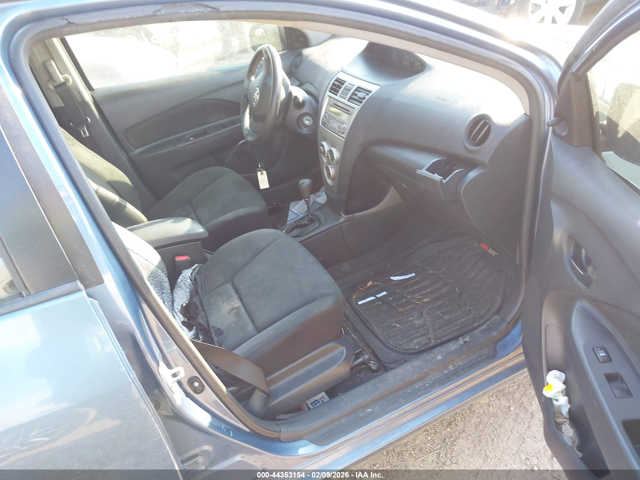 TOYOTA YARIS image 5