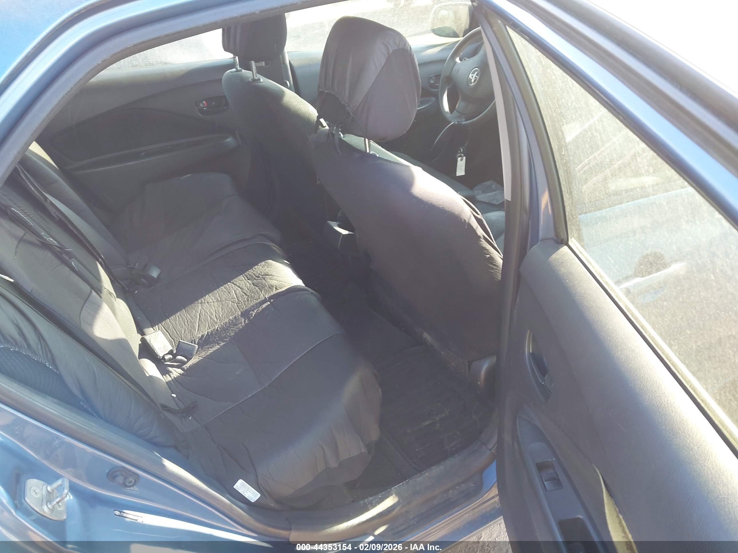 TOYOTA YARIS image 8