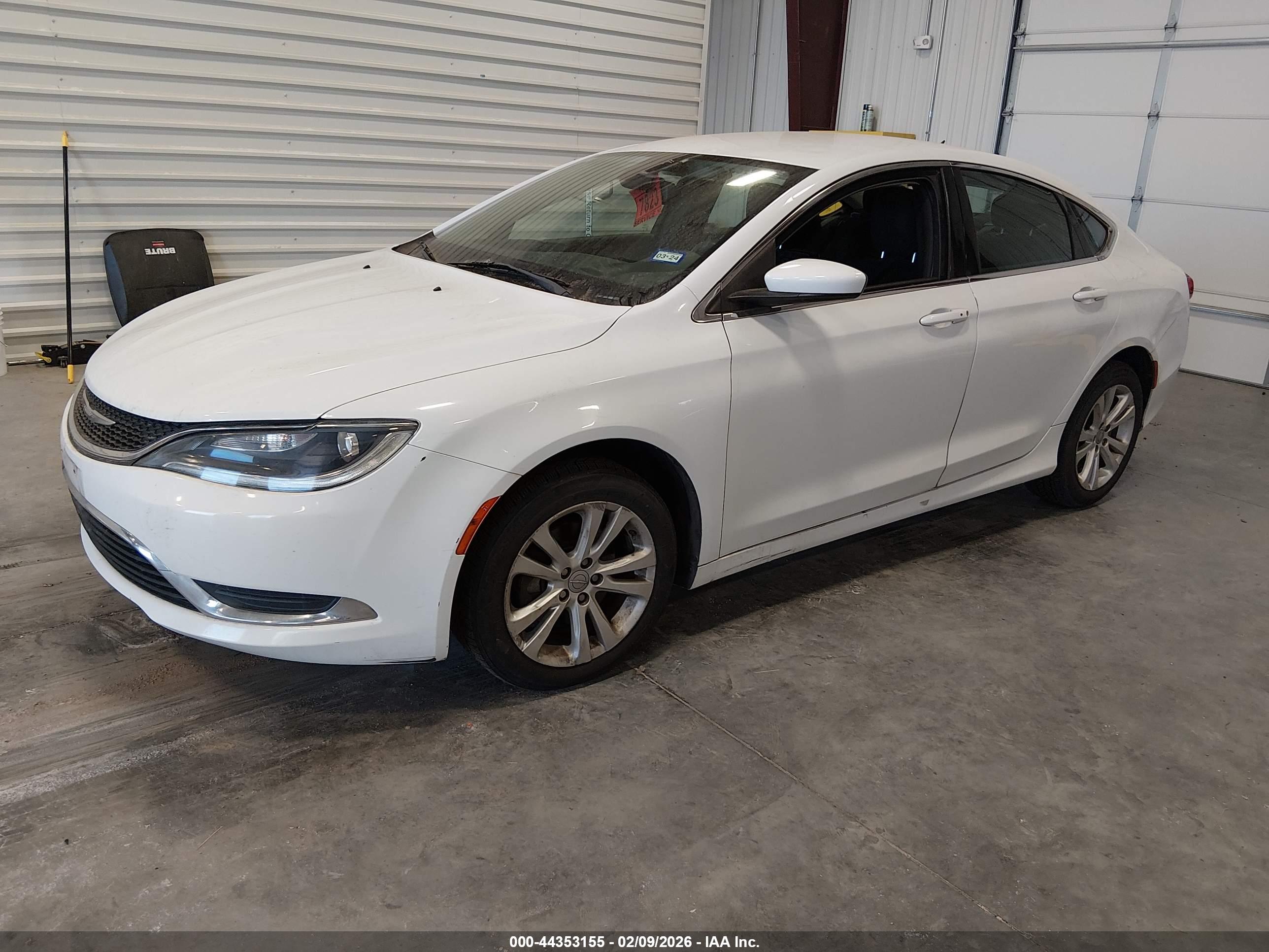CHRYSLER 200 image 2