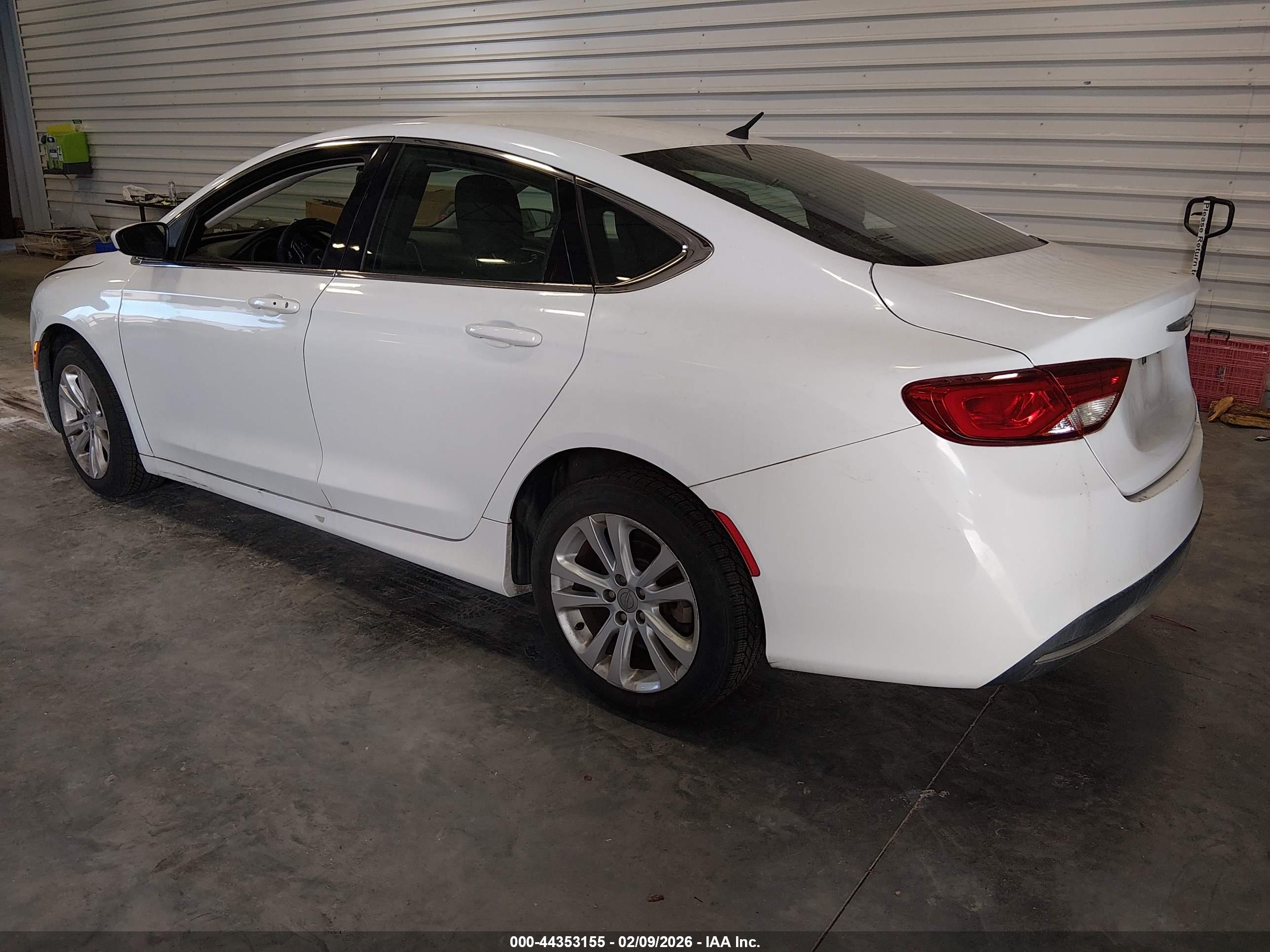 CHRYSLER 200 image 3