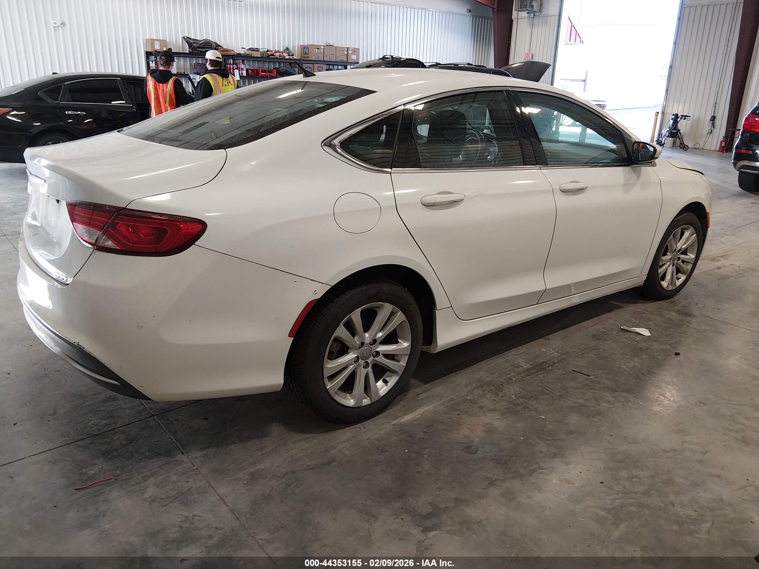 CHRYSLER 200 image 4