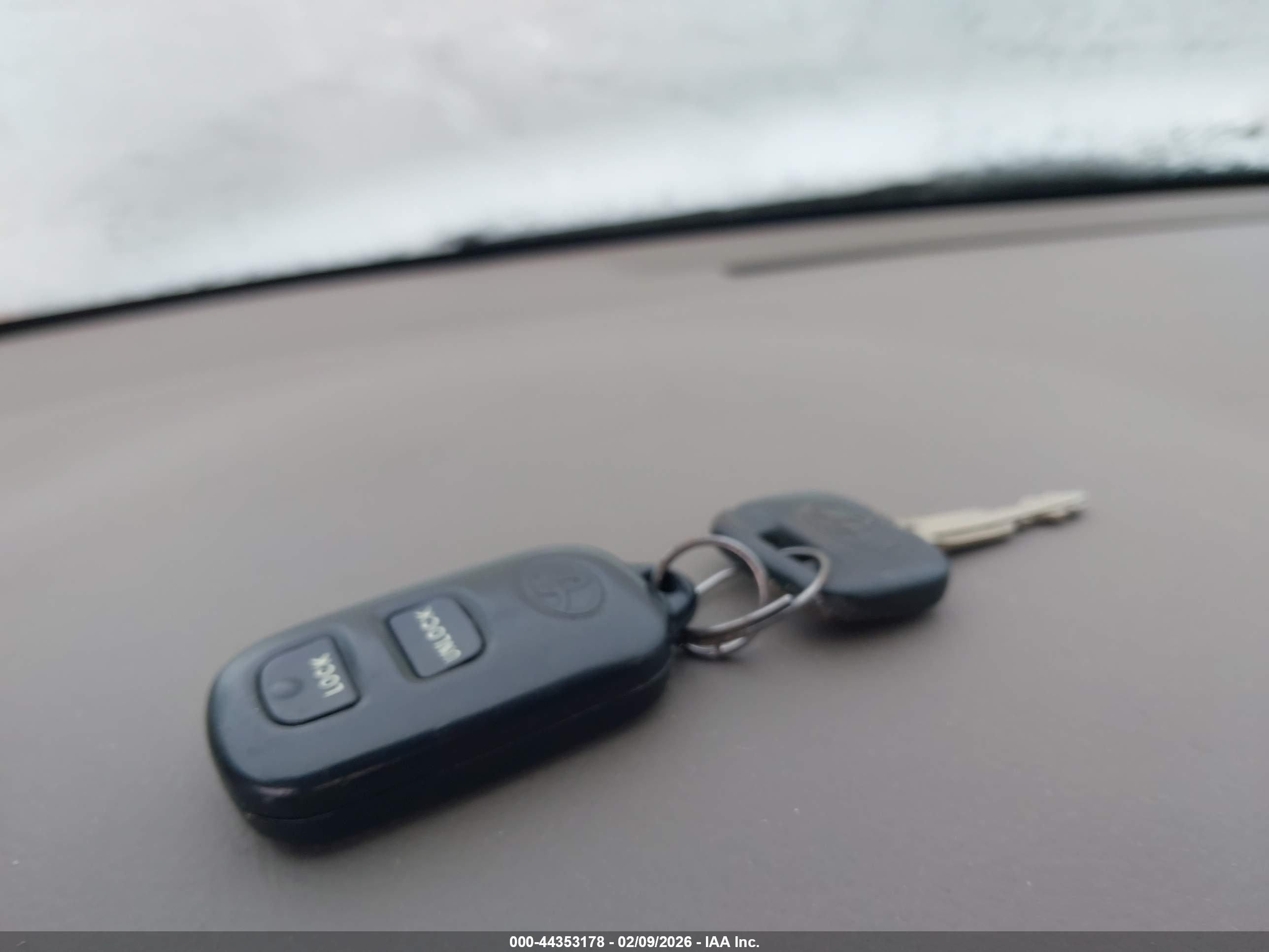 TOYOTA COROLLA image 11