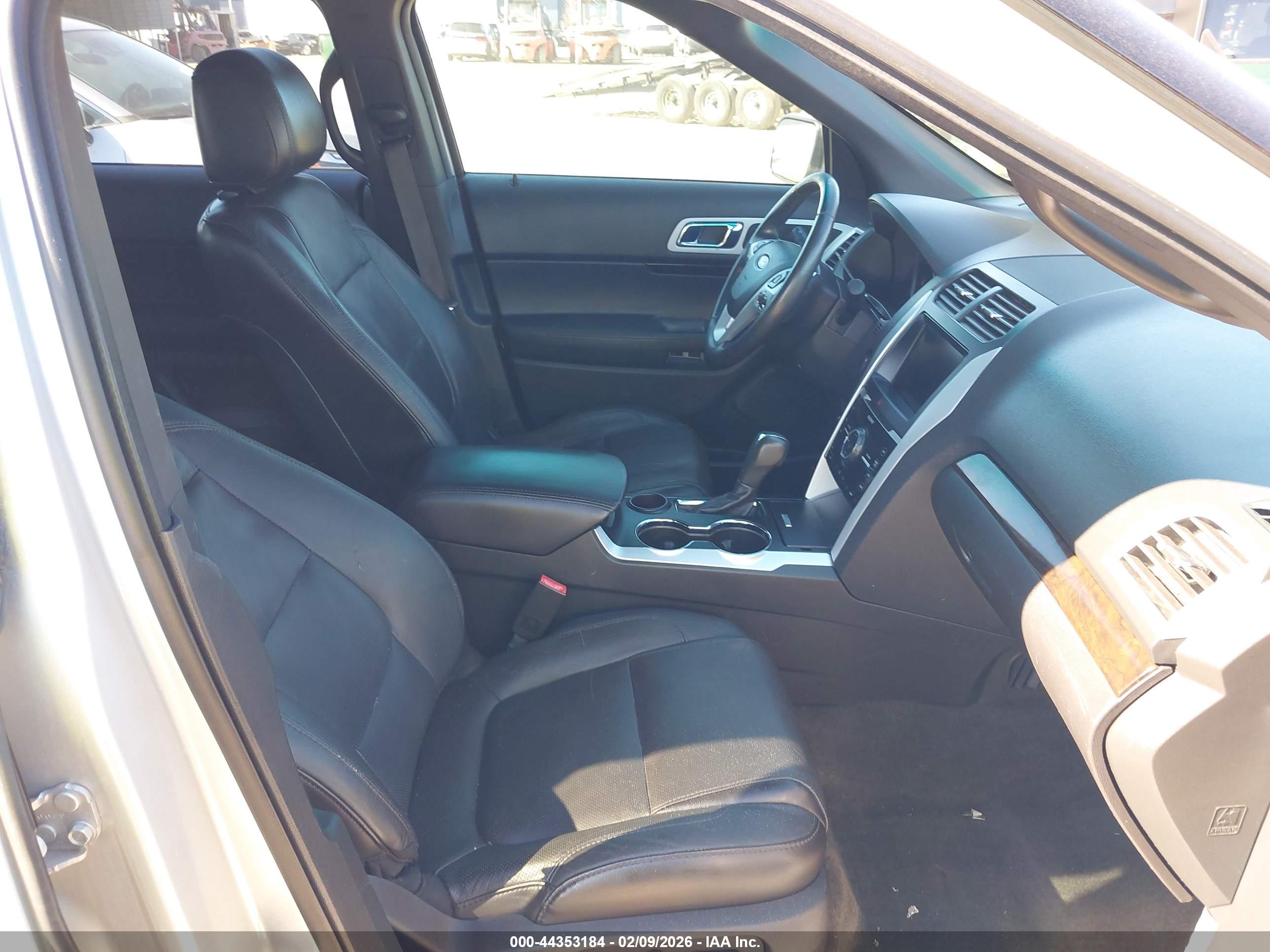FORD EXPLORER image 5