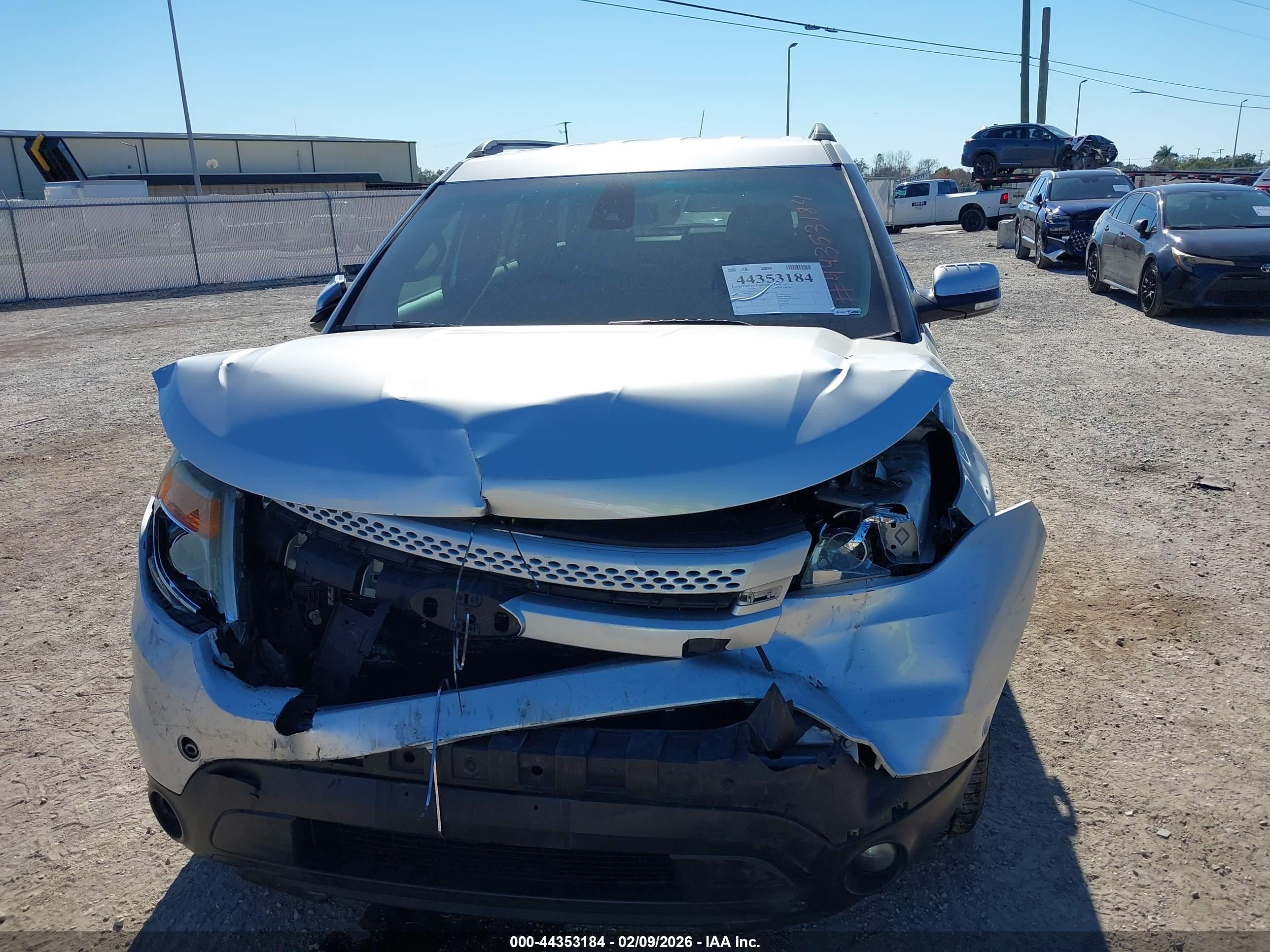 FORD EXPLORER image 6
