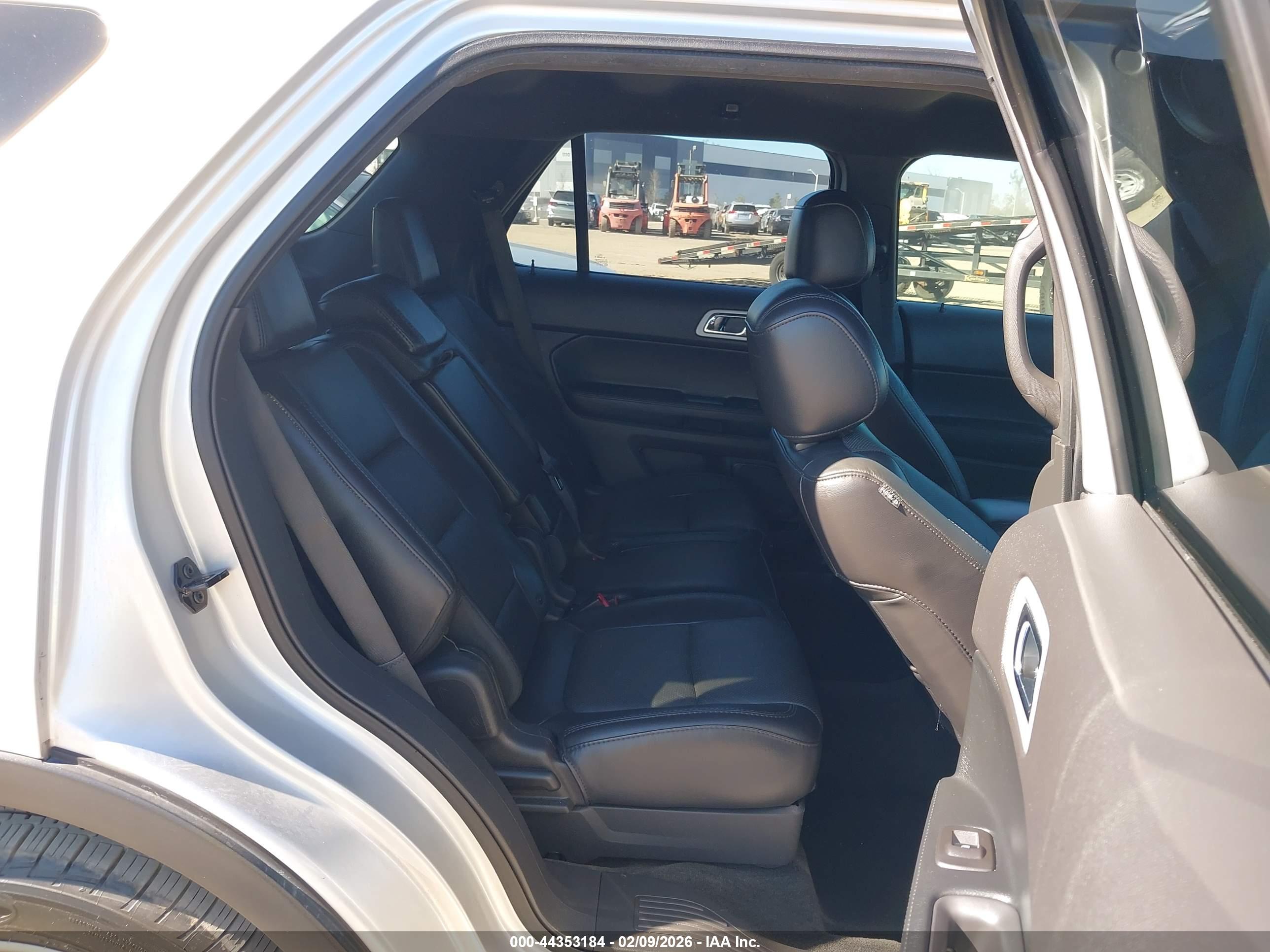 FORD EXPLORER image 8