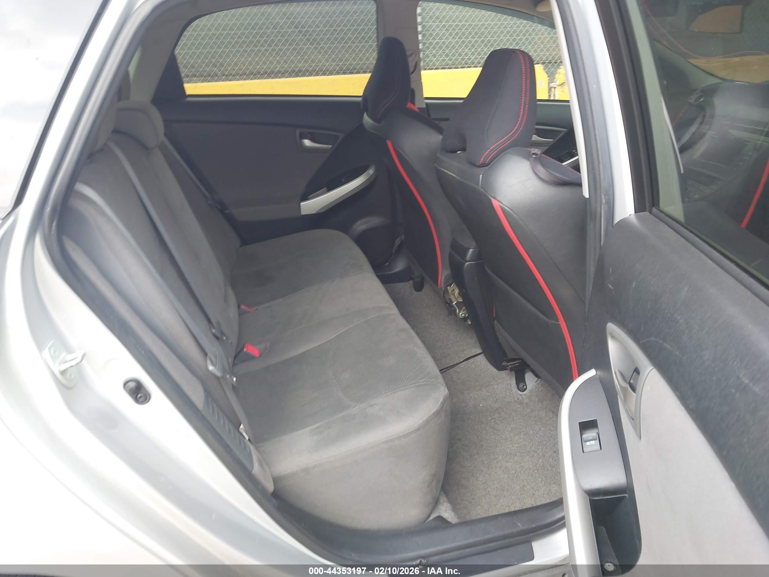 TOYOTA PRIUS image 8