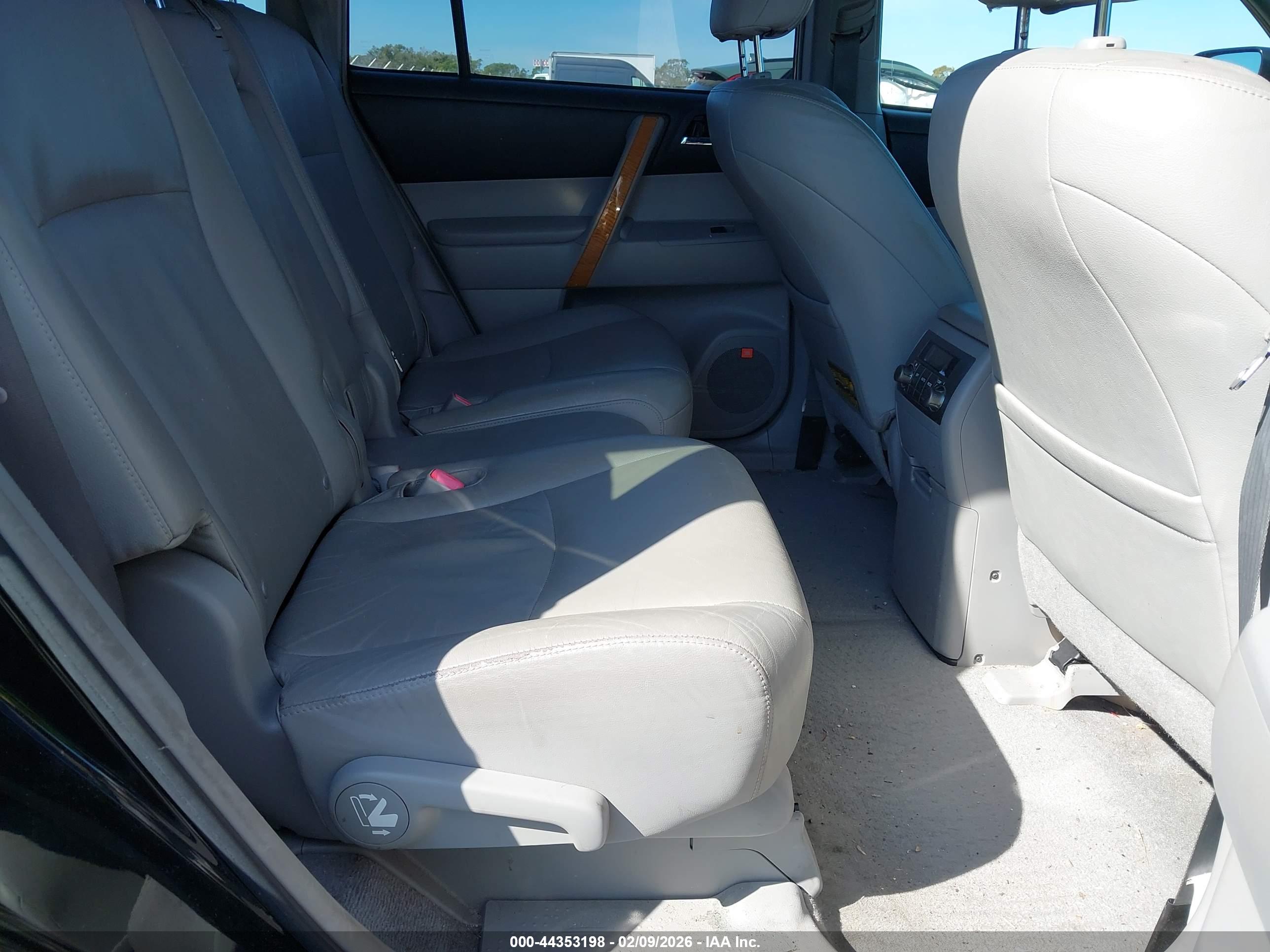 TOYOTA HIGHLANDER image 8