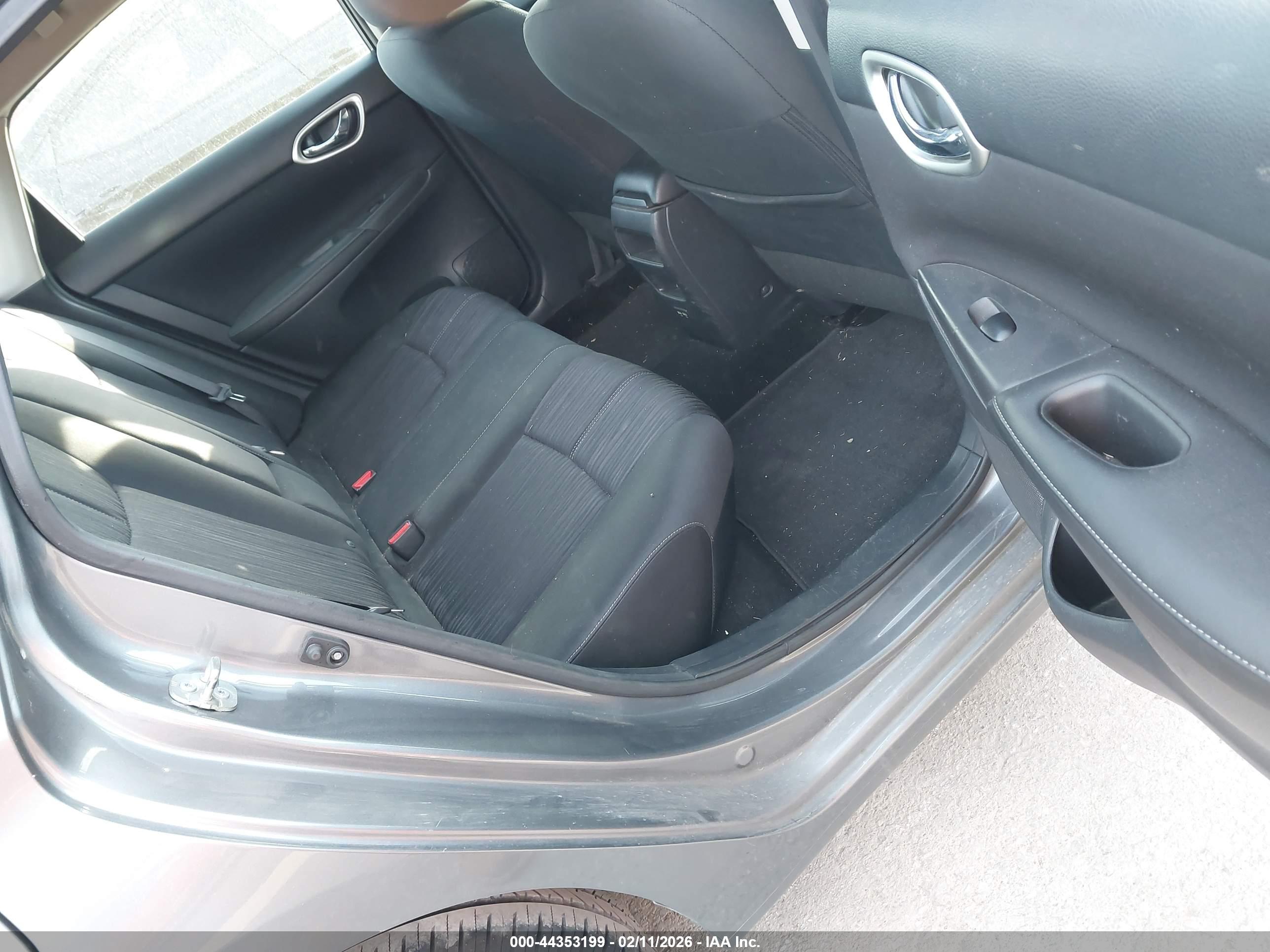 NISSAN SENTRA image 8